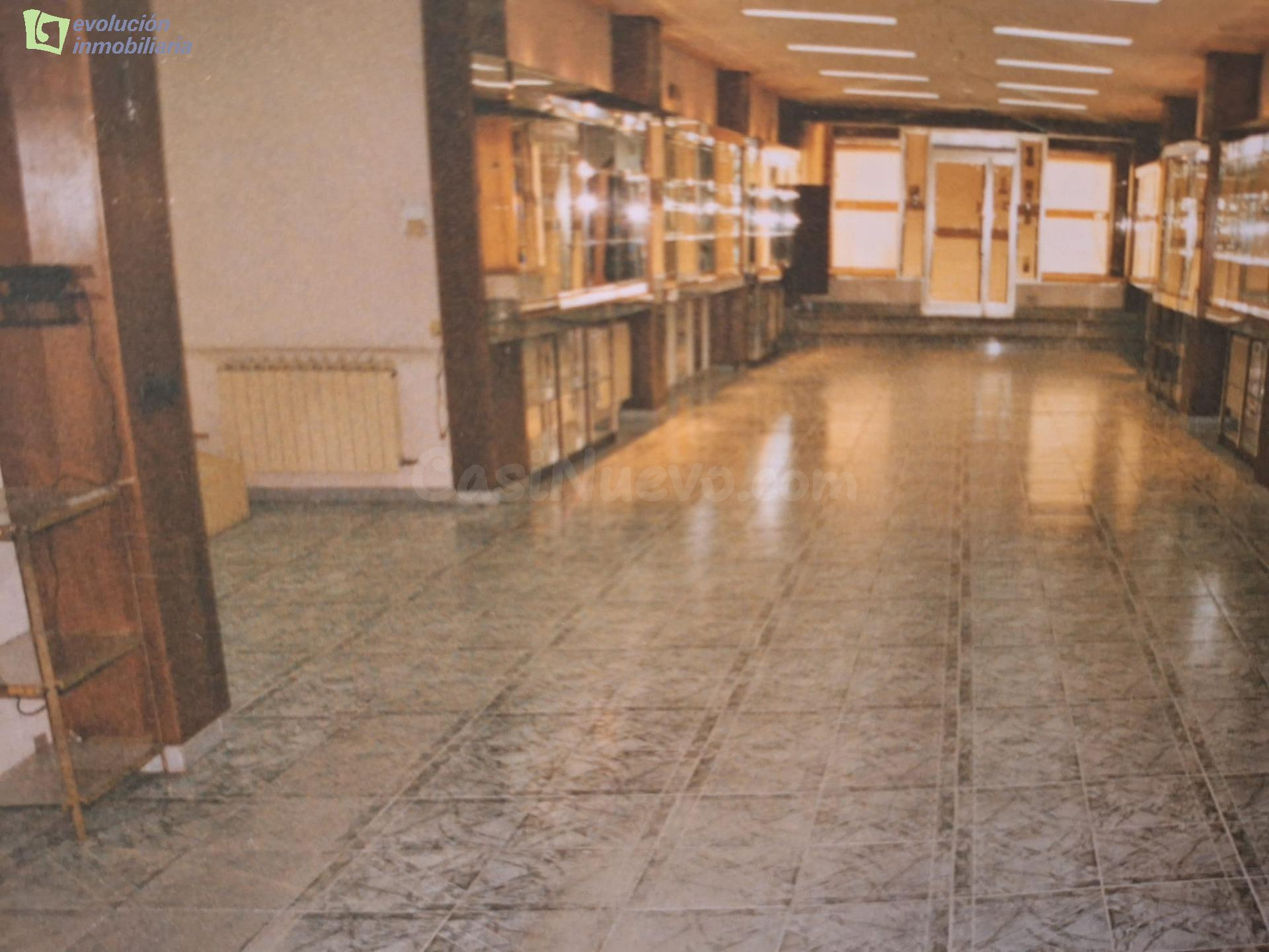 Se alquila amplio local comercial en C/ Calzadas Burgos - foto 2