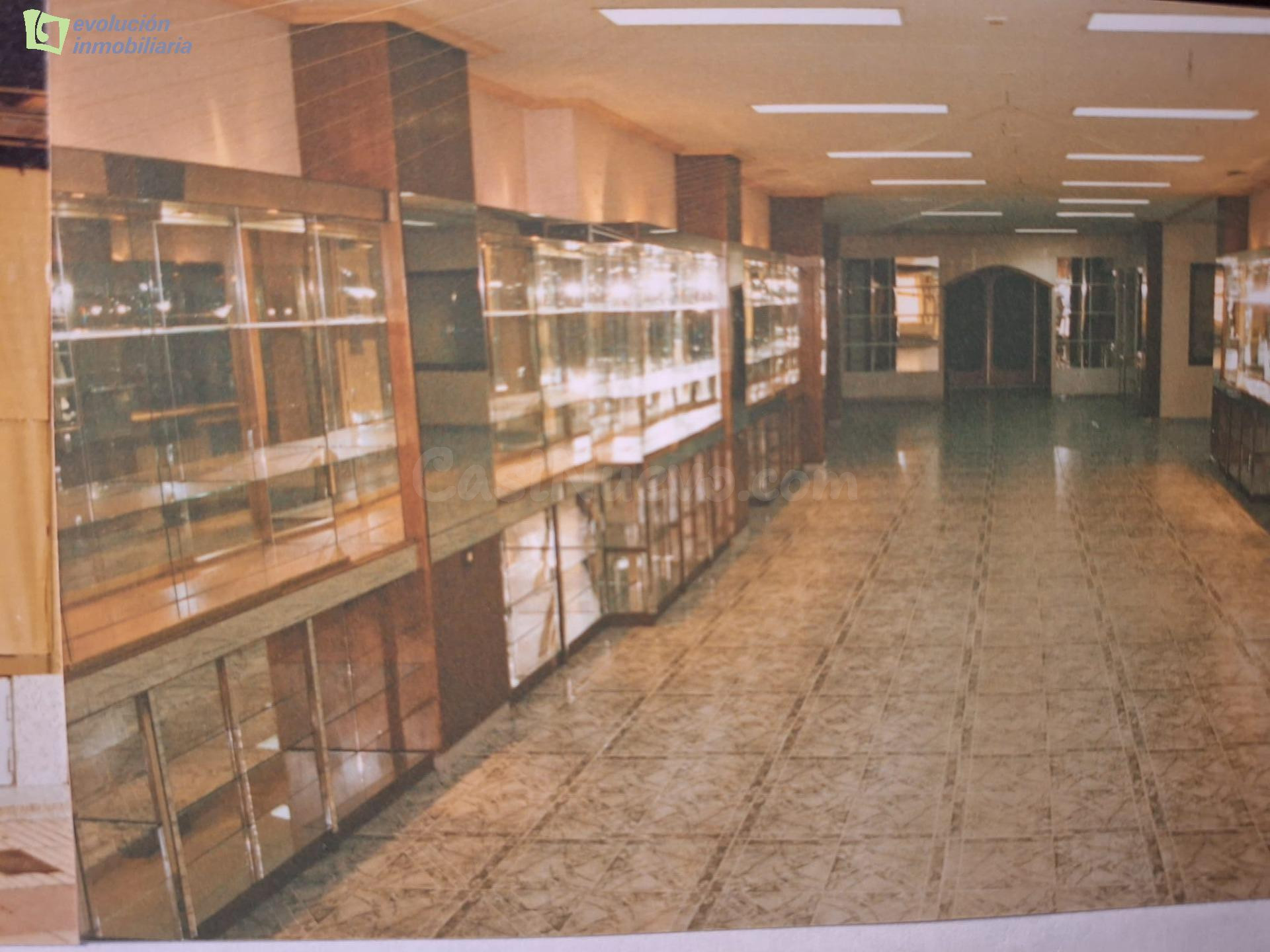 Se alquila amplio local comercial en C/ Calzadas Burgos - foto 3