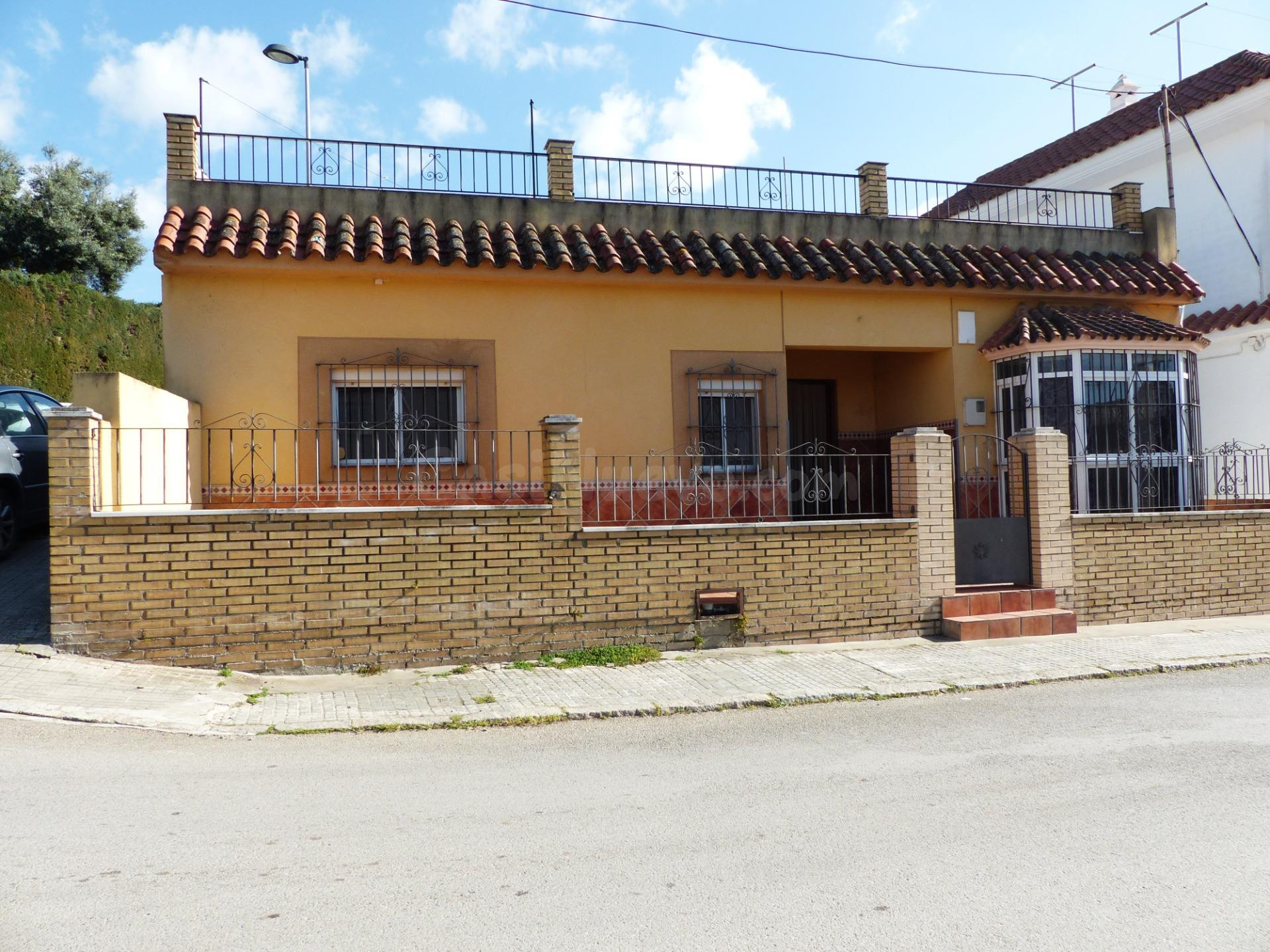 BUSCAS CASA DE UNA SOLA PLANTA????? MUY CERCA DEL CENTRO. - foto 2