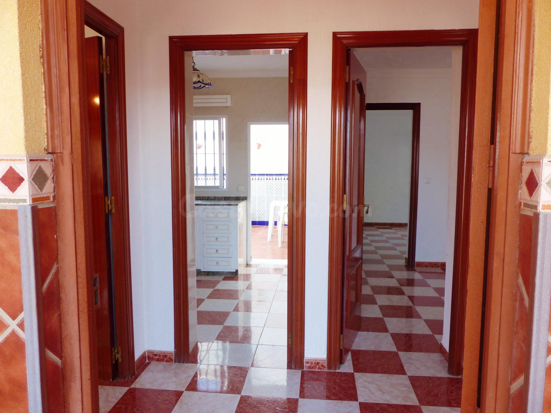 BUSCAS CASA DE UNA SOLA PLANTA????? MUY CERCA DEL CENTRO. - foto 4