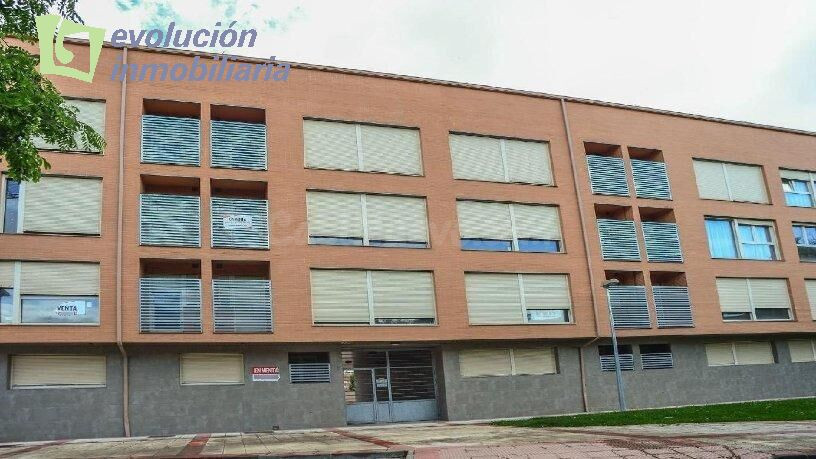 Oportunidad Única: Plaza de Parking en Medina de Pomar por S