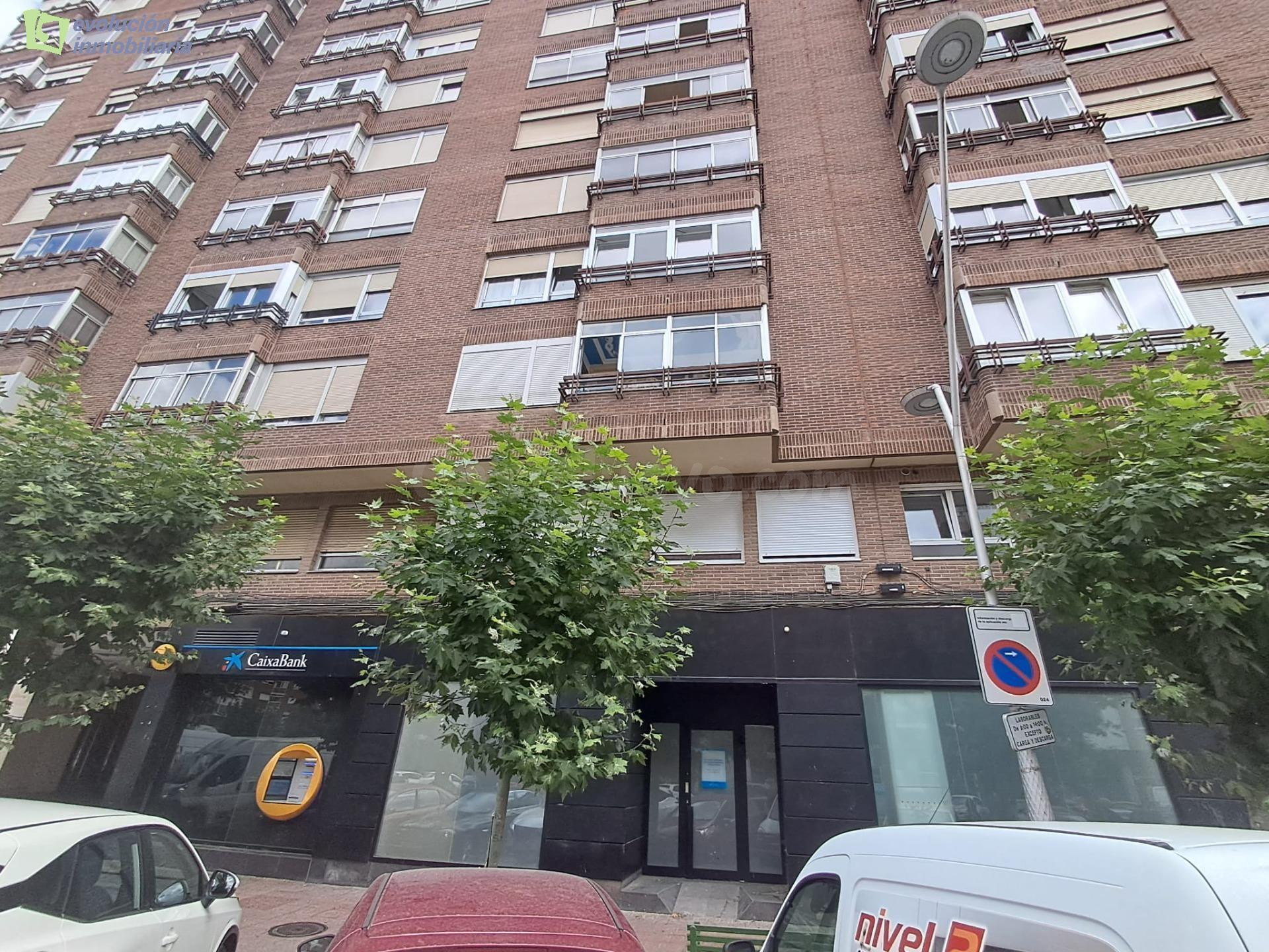 EN BURGOS, SE VENDE LOCAL EN GAMONAL - Burgos. - foto 2
