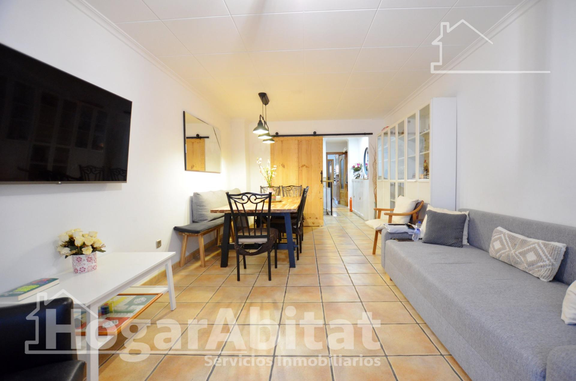 AMPLIA CASA CON TERRAZA Y GARAJE CERCA DE LA PLAYA