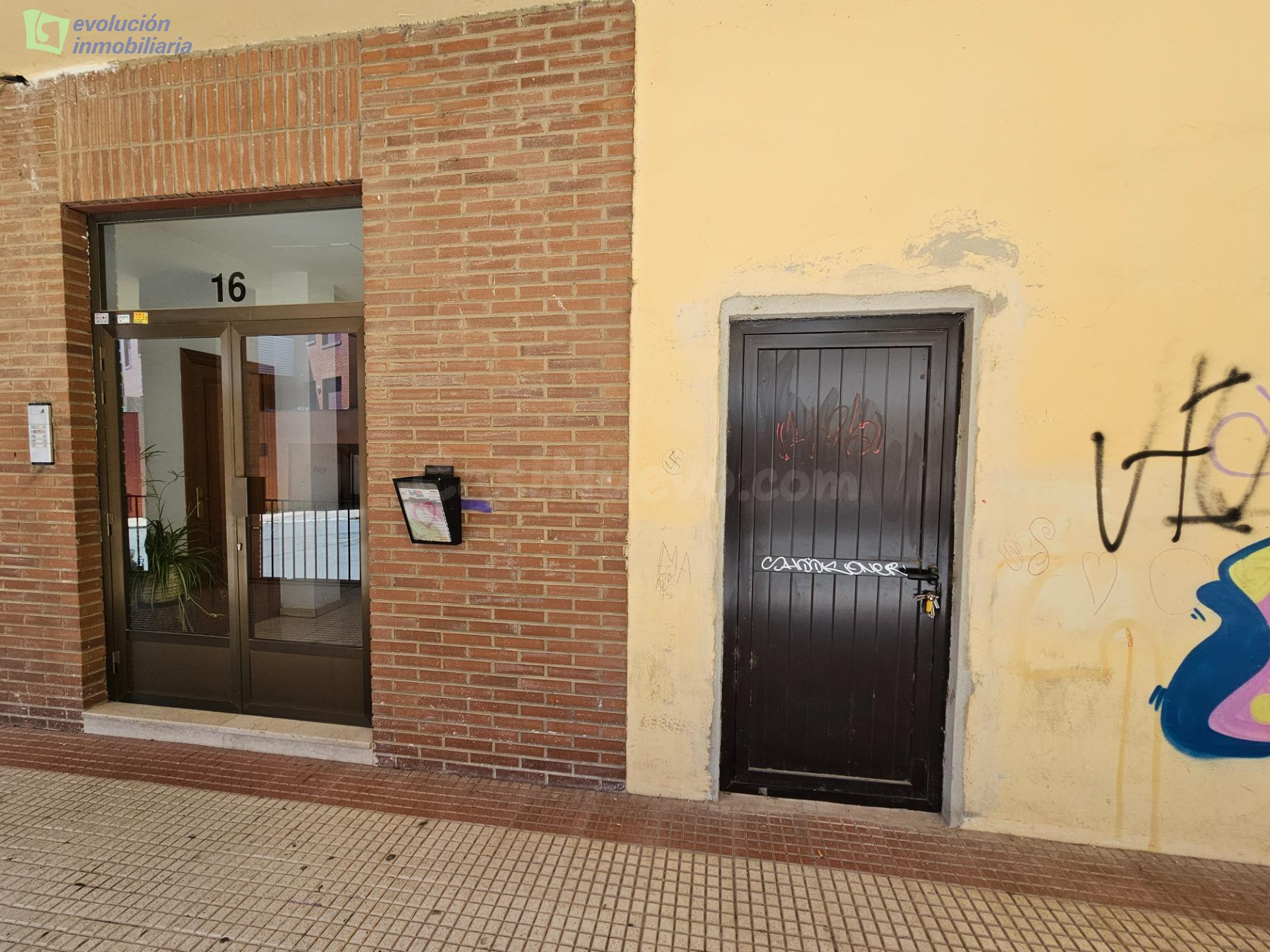 SE VENDE LOCAL EN SORIA - foto 2