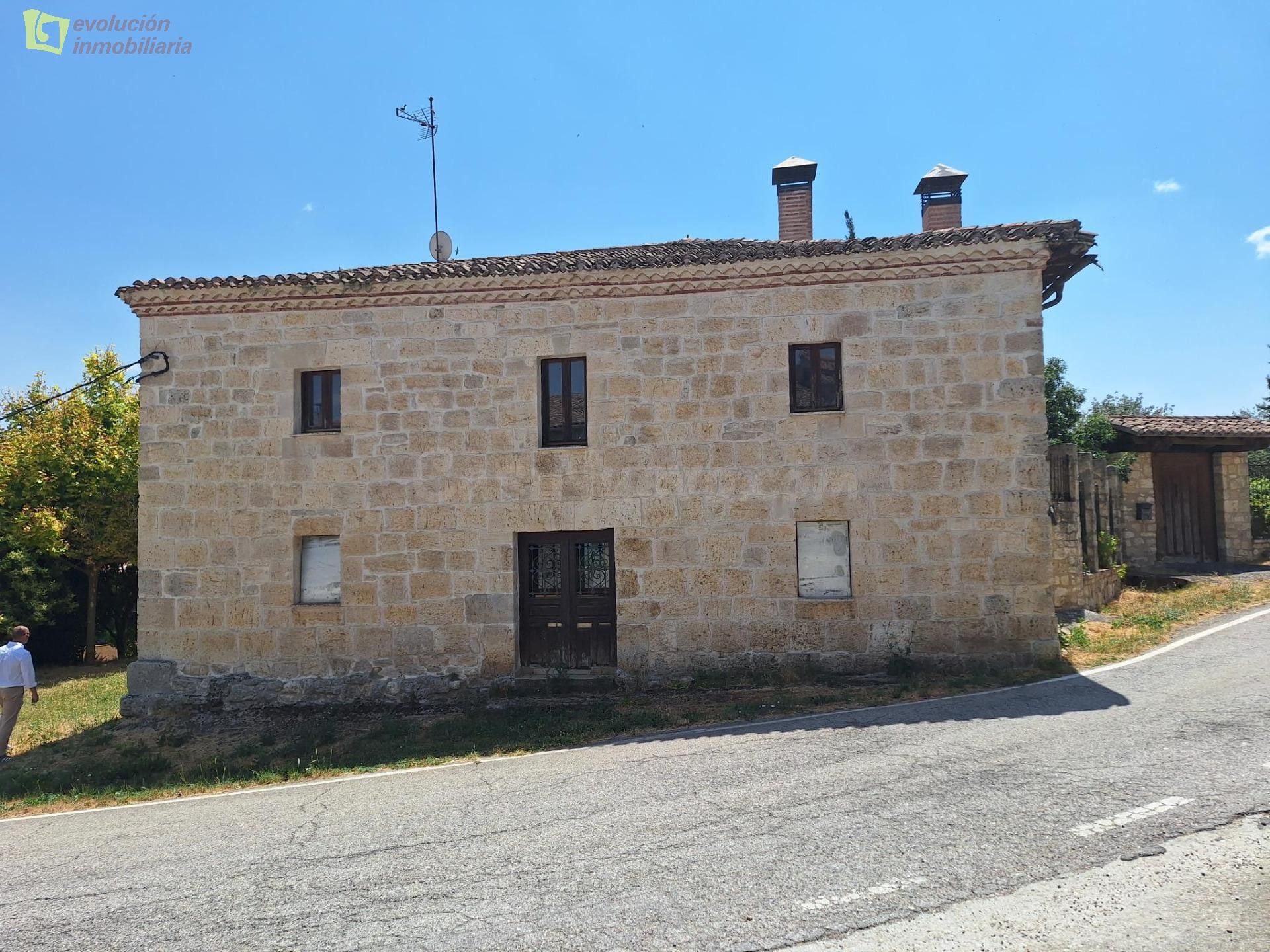 GRAN OPORTUNIDAD! AMPLIA CASA EN MANSILLA DE BURGOS - foto 3