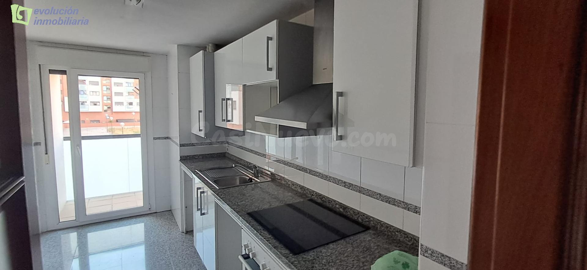 EN BURGOS SE VENDE PISO EN PUJA - EN ZONA COPRASA - BURGOS - foto 4