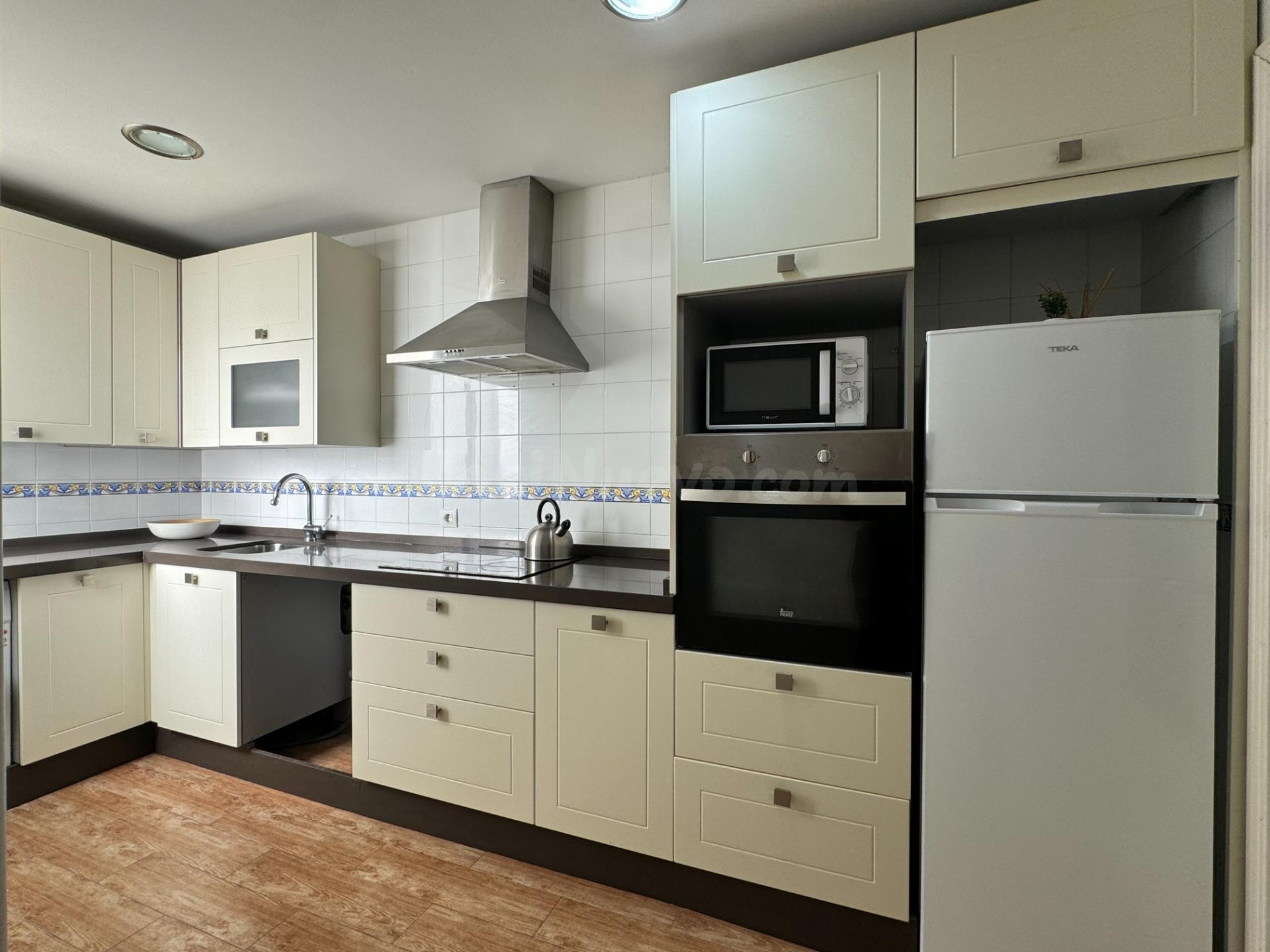 VIVIENDA DE VPO EN LA ZONA DE LAS PALMERAS - foto 3