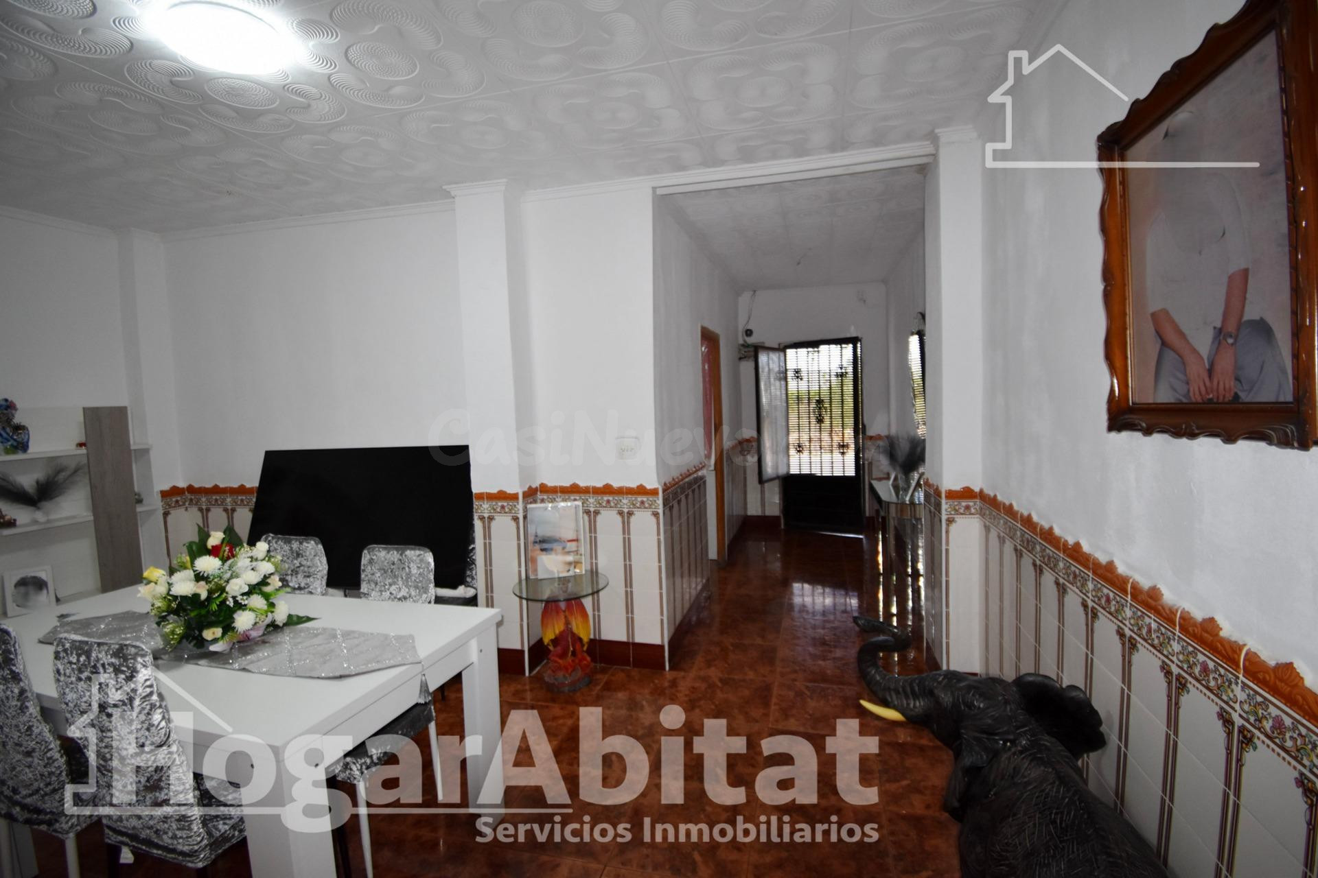 AMPLIA Y LUMINOSA CASA CON TERRAZA Y TRASTERO - foto 4