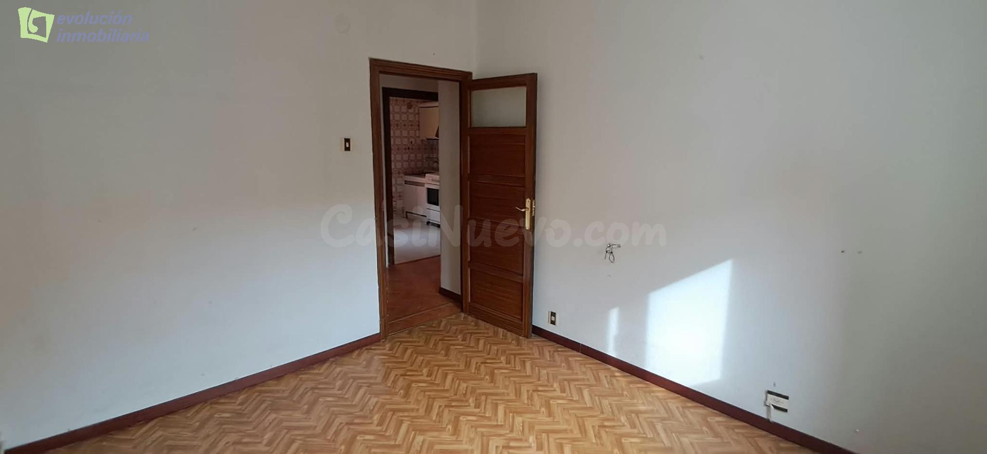EN BURGOS SE VENDE PISO CENTRICO - foto 2