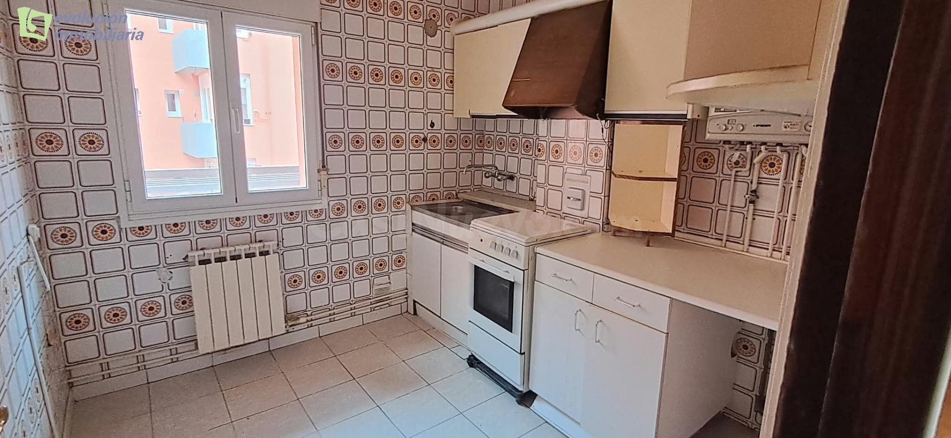 EN BURGOS SE VENDE PISO CENTRICO - foto 3
