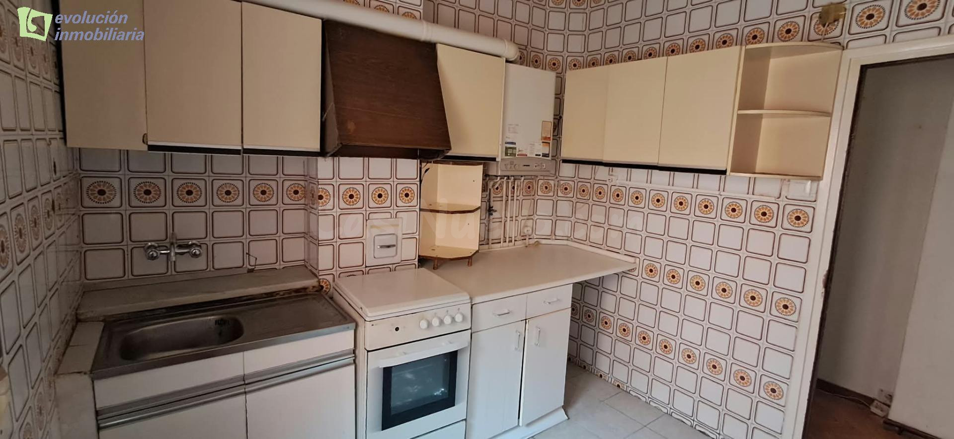 EN BURGOS SE VENDE PISO CENTRICO - foto 4