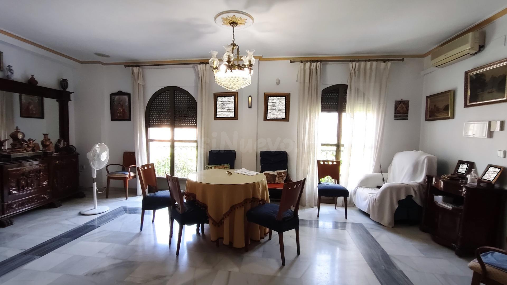 Casa y local en venta