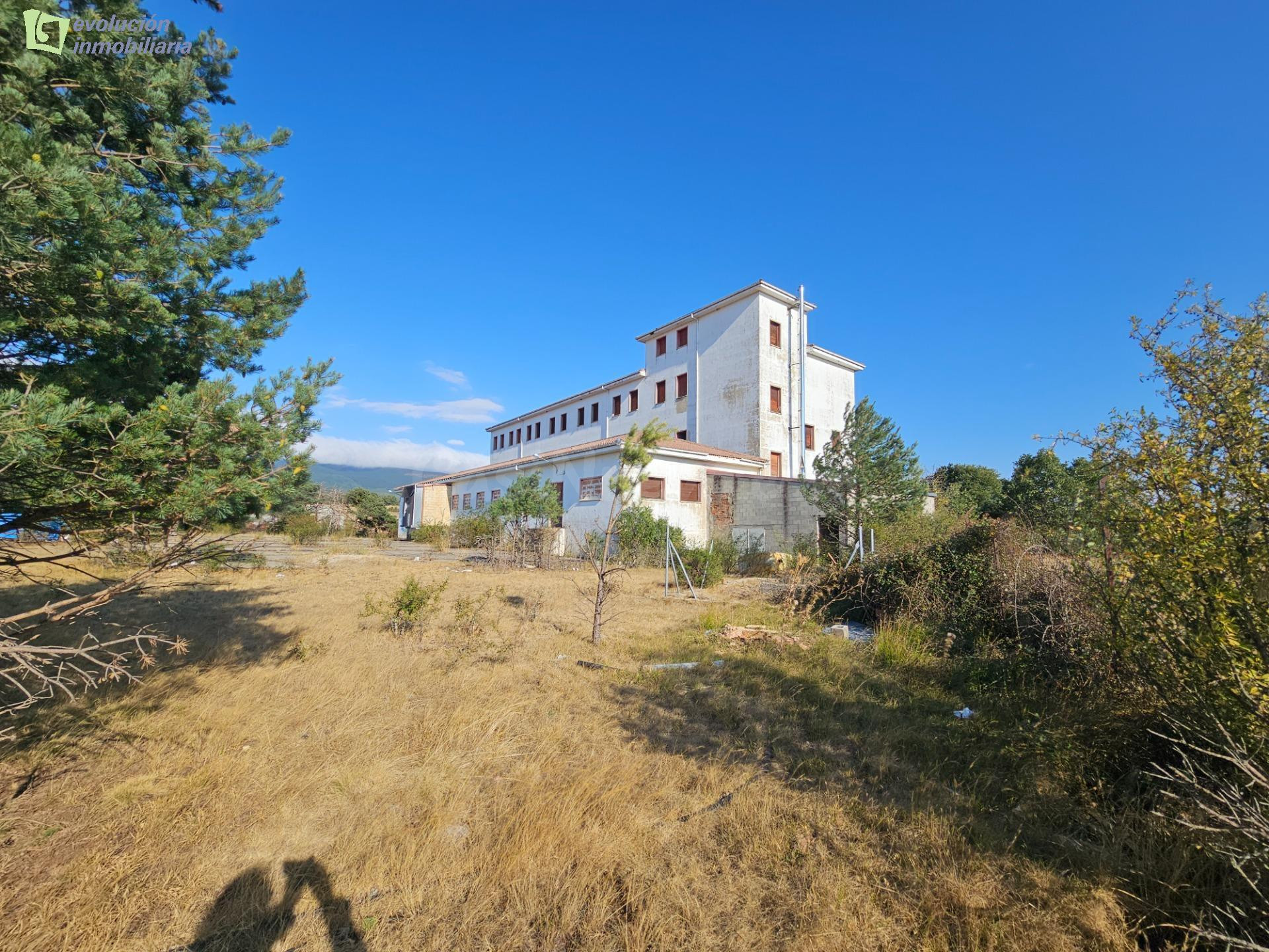 SE VENDE NAVE INDUSTRIAL EN DURUELO DE LA SIERRA - foto 3