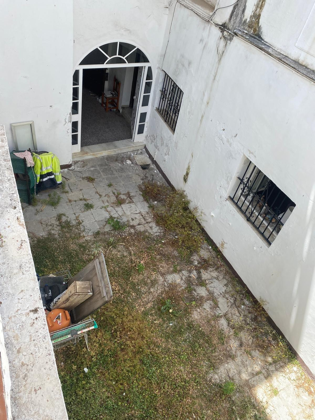VIVIENDA JUNTO A LA PLAZA DEL CABILDO PARA HACER OBRA NUEVA. - foto 4