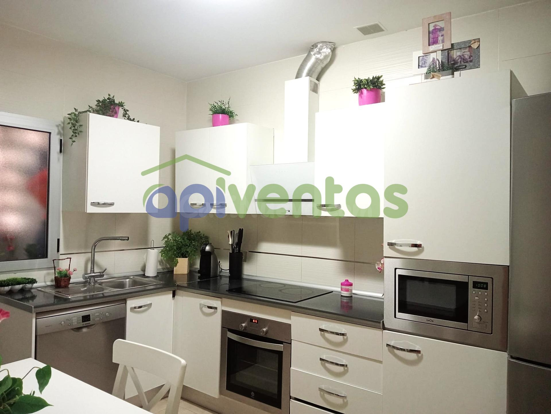 Apartamento de 2 habitaciones y garaje en Lorca, zona San Jo