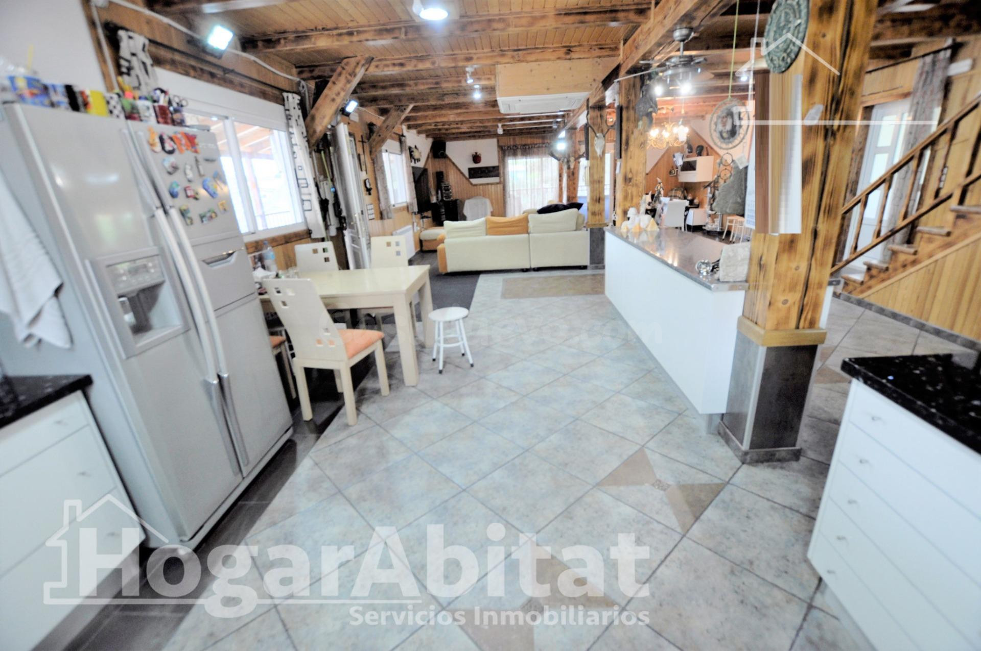 CHALET SEMINUEVO CON GARAJE, TERRAZA Y BARBCOA - foto 2