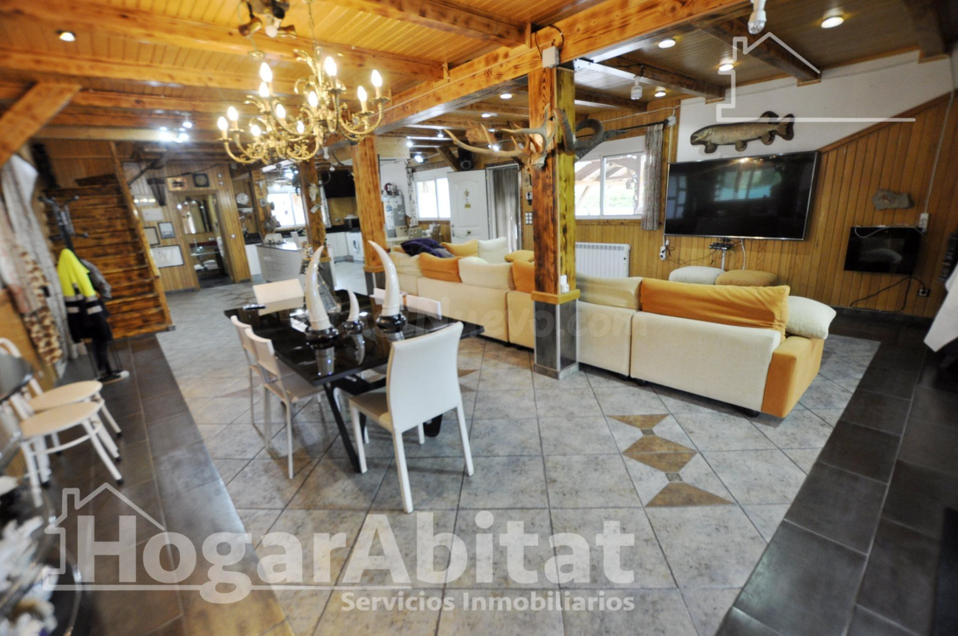 CHALET SEMINUEVO CON GARAJE, TERRAZA Y BARBCOA - foto 4