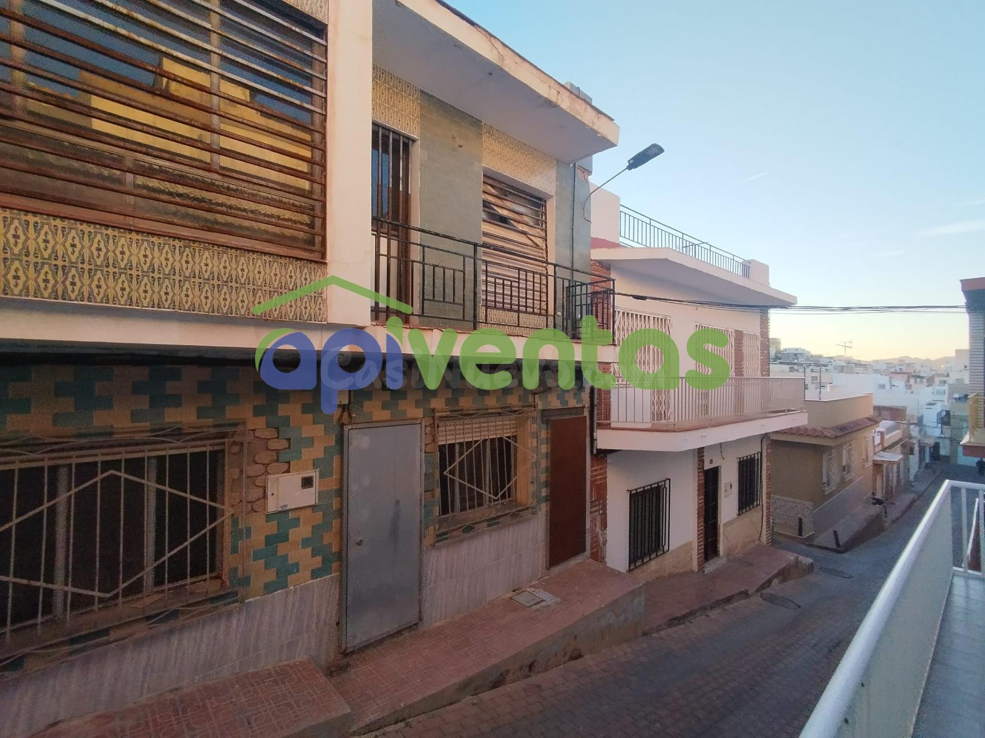 Casa para reformar en planta alta ,balcón y terraza - foto 2
