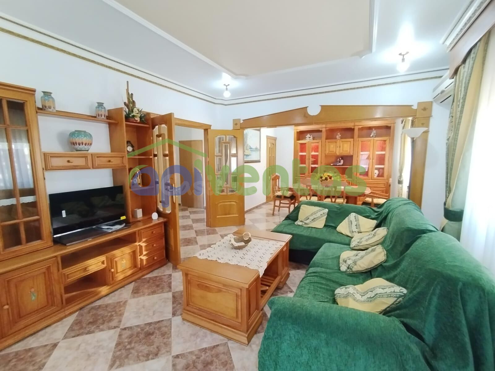 Tríplex con 2 viviendas, piscina y garaje