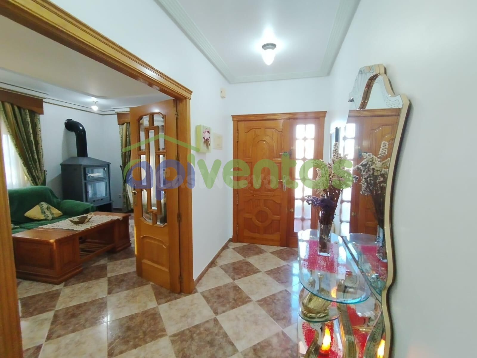 Tríplex con 2 viviendas, piscina y garaje - foto 3