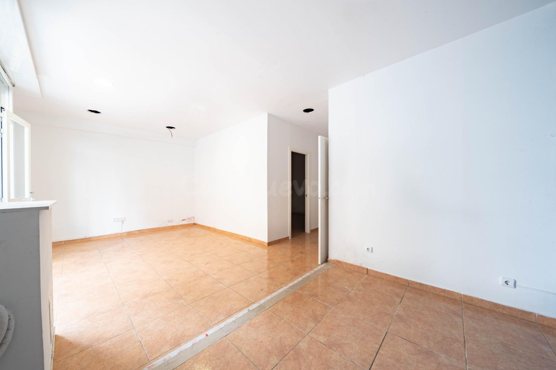 LOCAL COMERCIAL CALLE ANTONI RIBAS 58 - foto 4