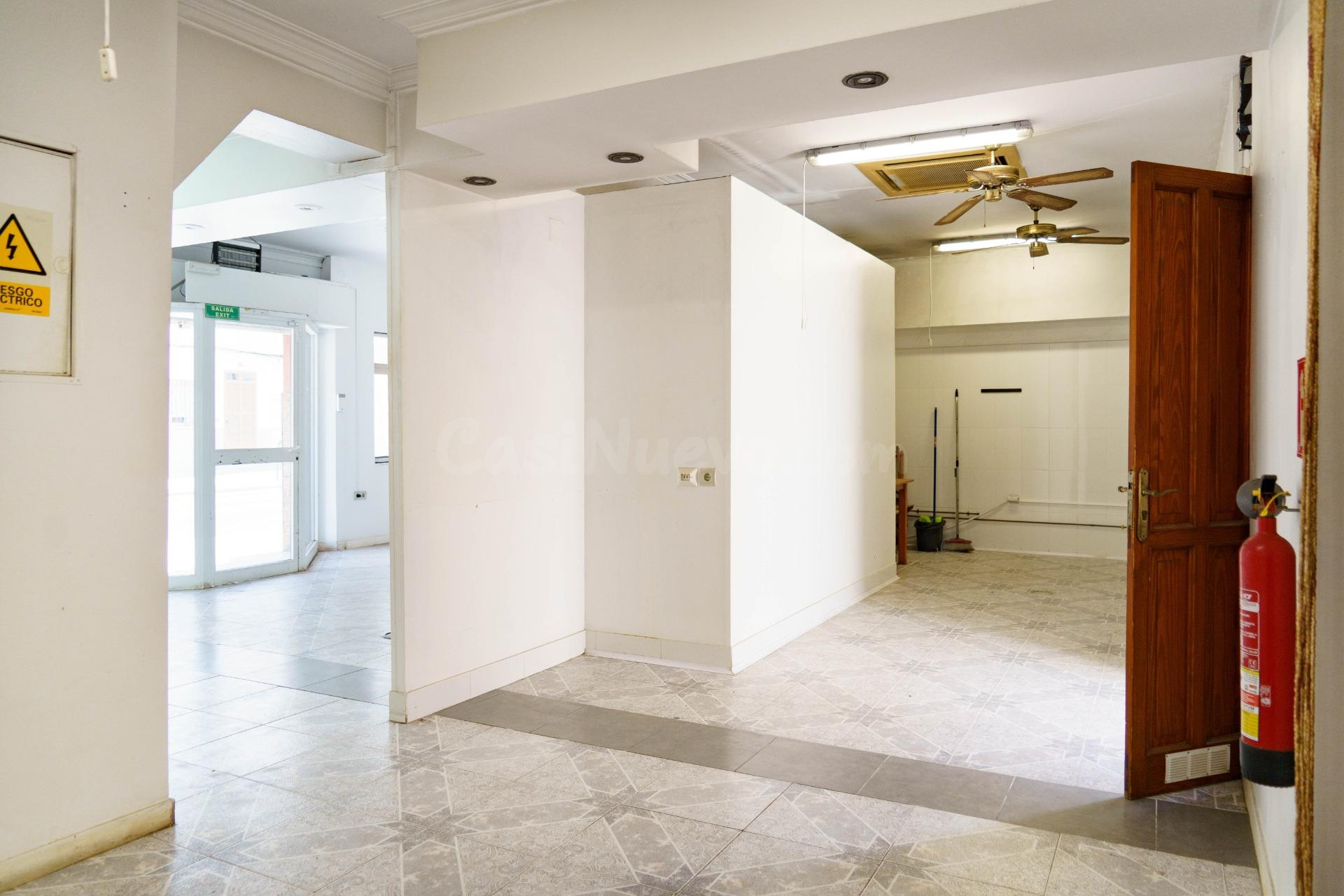 EXCLUSIVO EDIFICIO CON POSIBILIDAD DE 3 VIVIENDAS A 50 METRO - foto 2