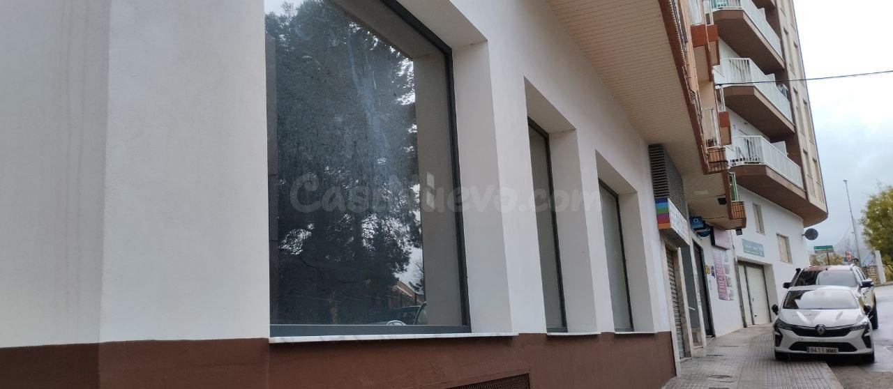 ¡Oportunidad Única! Local Comercial en el Corazón de Pego - foto 3