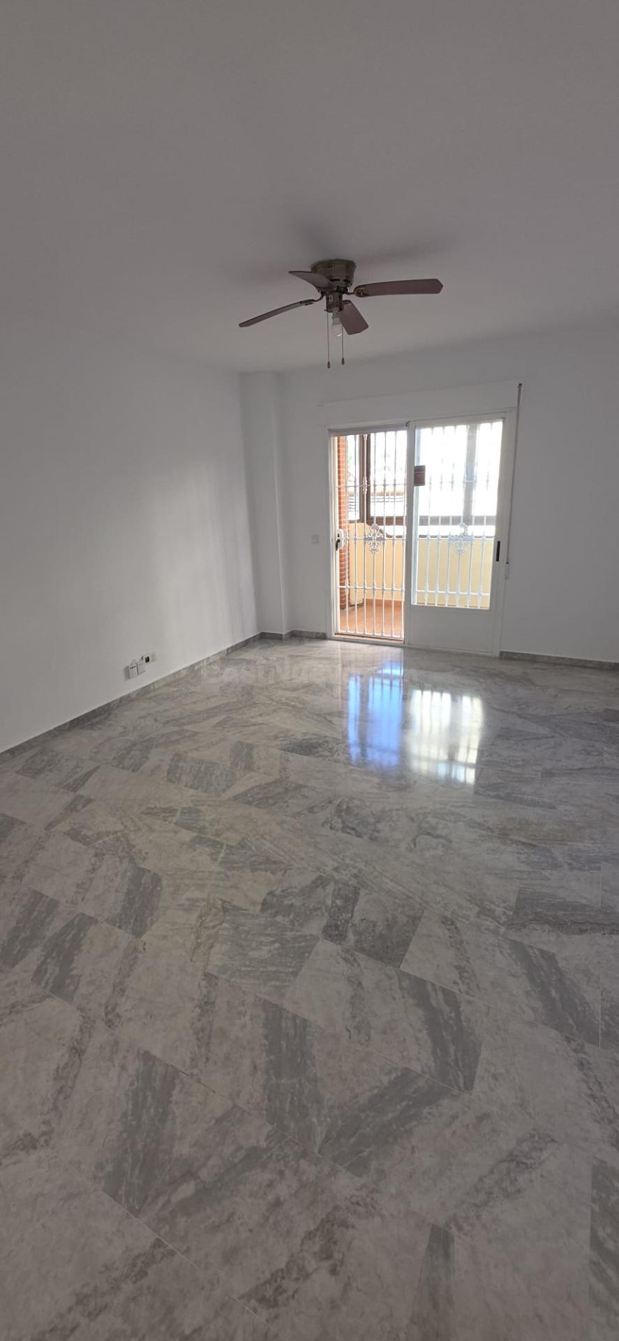 Descubre tu nuevo hogar en Las Lagunas de Mijas: comodidad,  - foto 4