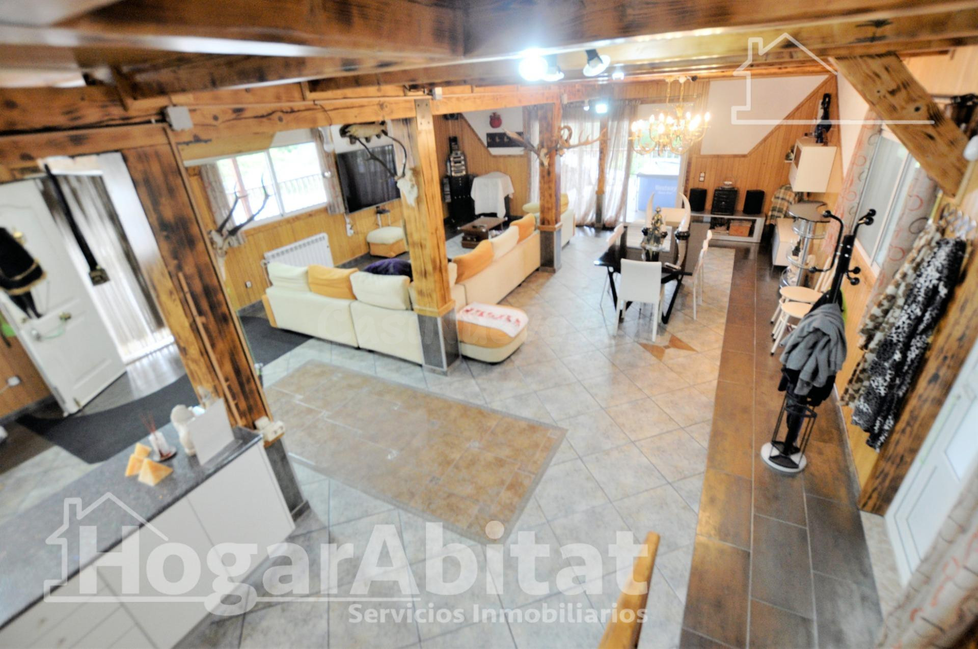 CHALET SEMINUEVO CON GARAJE, TERRAZA Y BARBCOA - foto 3