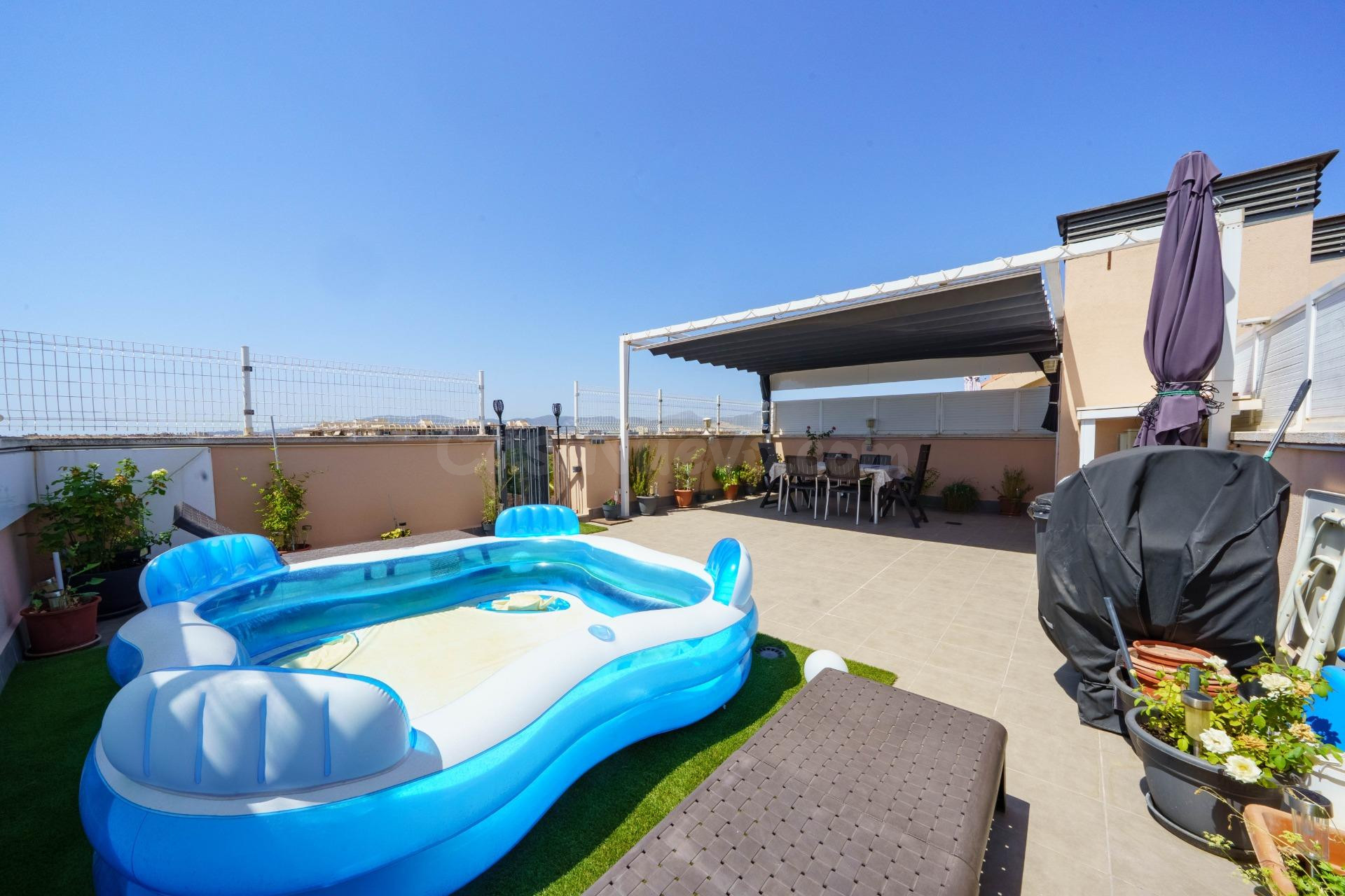 ÁTICO REFORMADO CON 72 m2 DE TERRAZA, GARAJE Y TRASTERO EN S