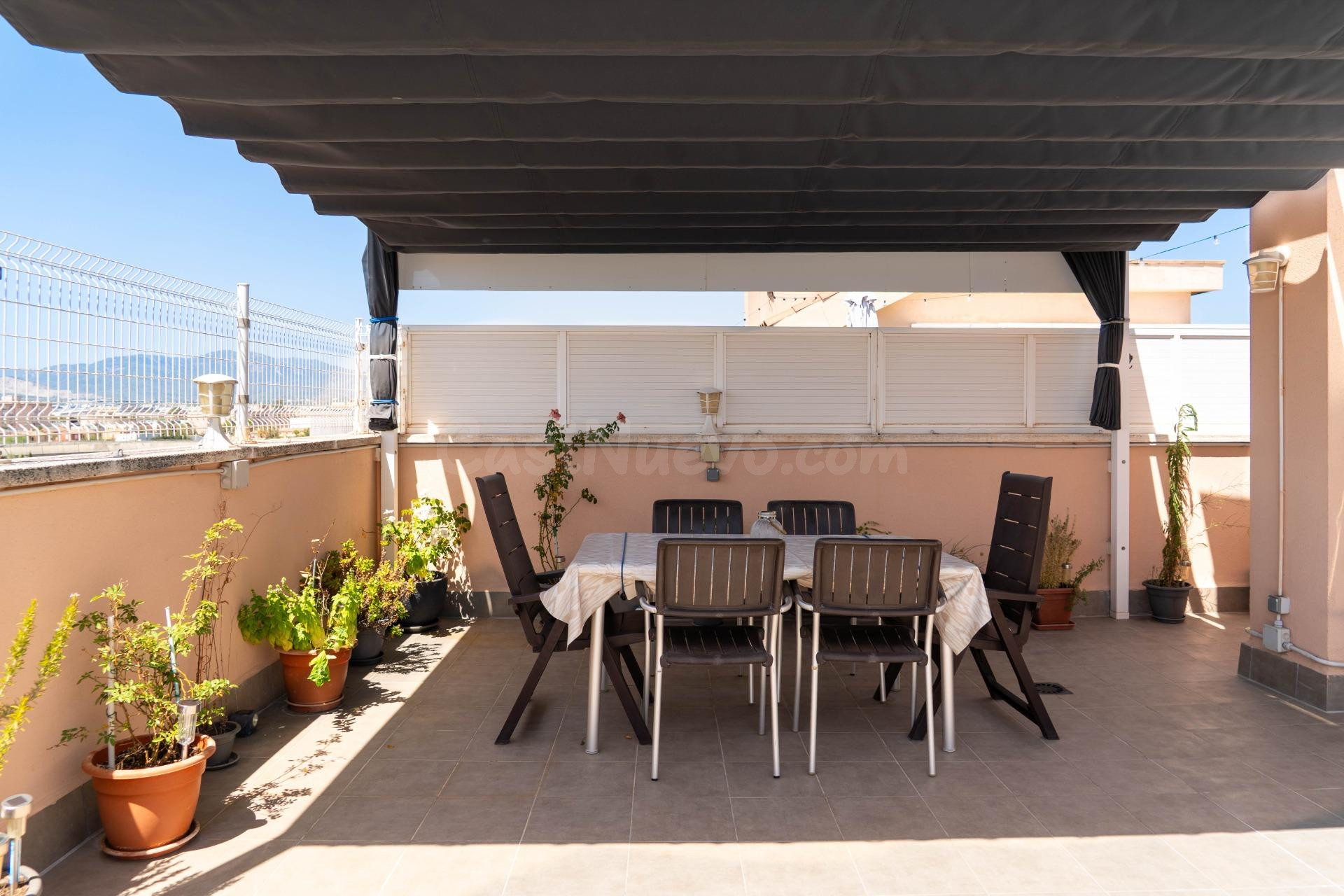 ÁTICO REFORMADO CON 72 m2 DE TERRAZA, GARAJE Y TRASTERO EN S - foto 2