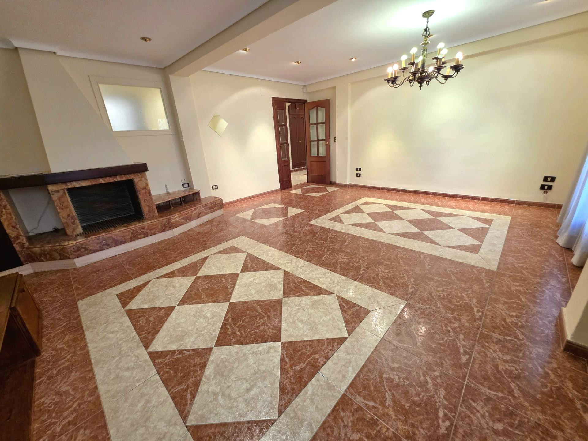 Amplia vivienda reformada en el corazón de Castellón - foto 2