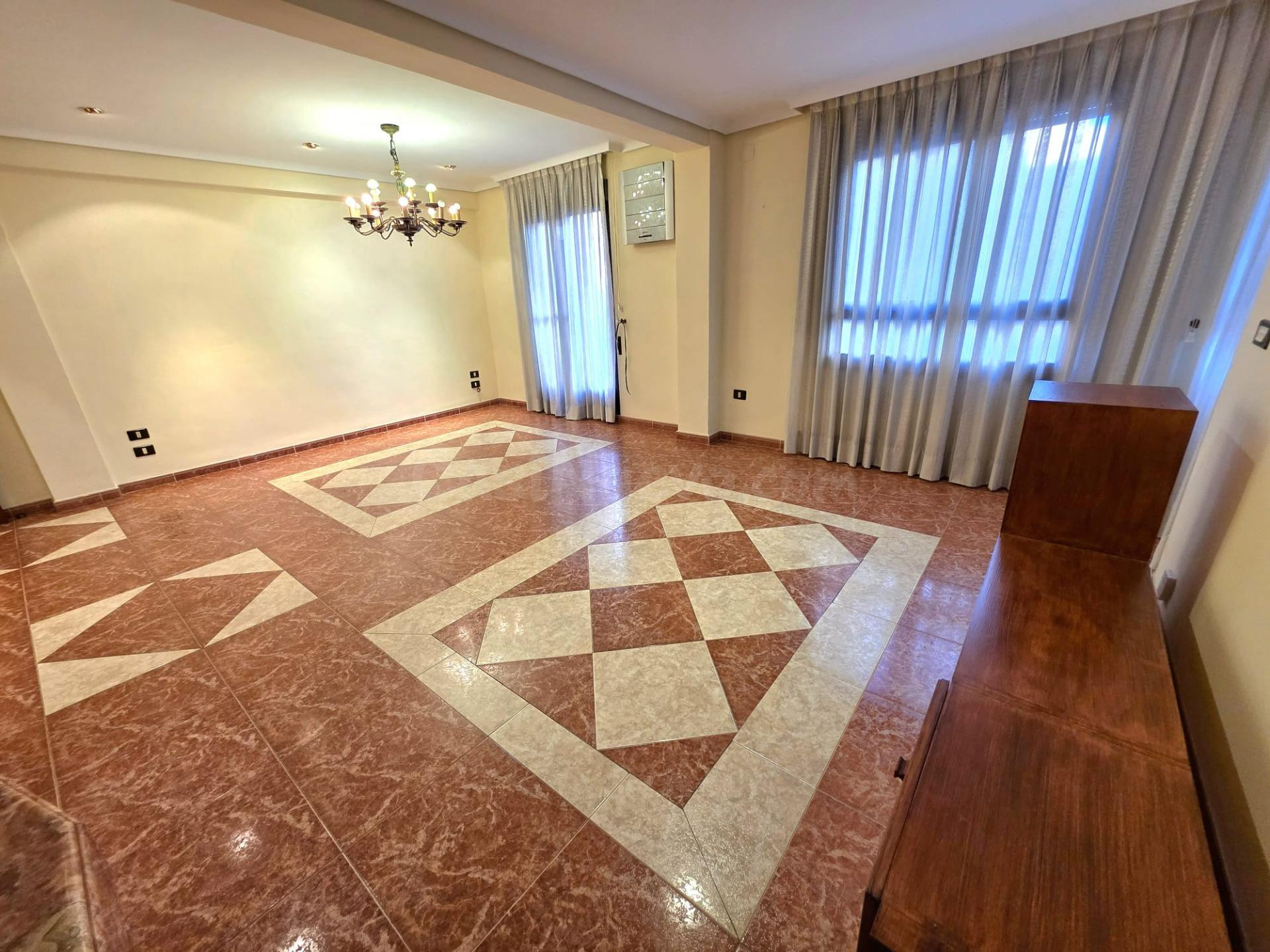 Amplia vivienda reformada en el corazón de Castellón - foto 3