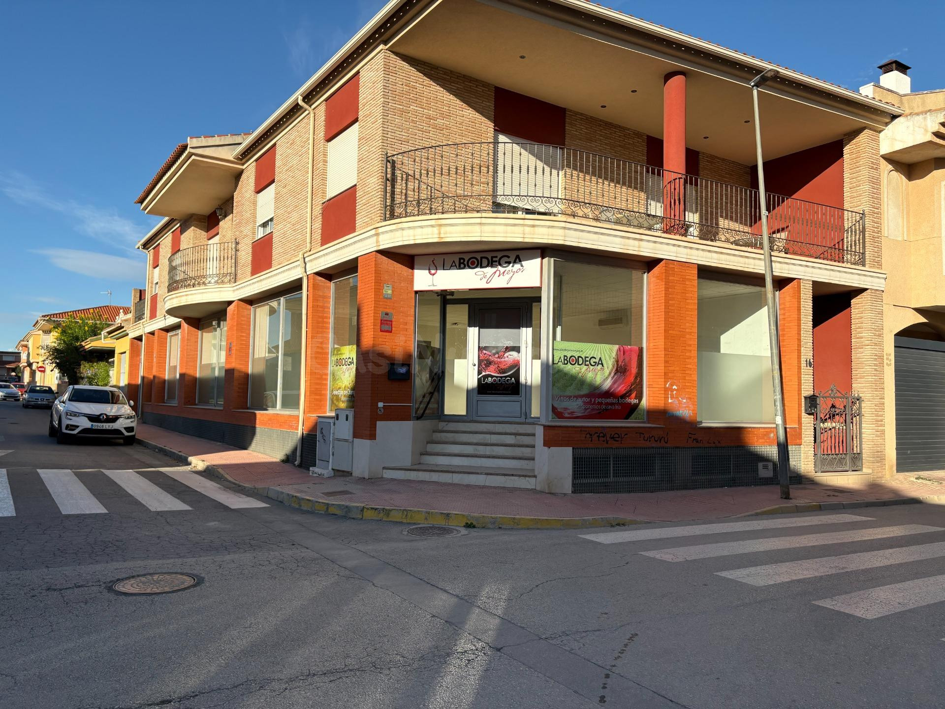 LOCAL COMERCIAL DE 200M2 - foto 2