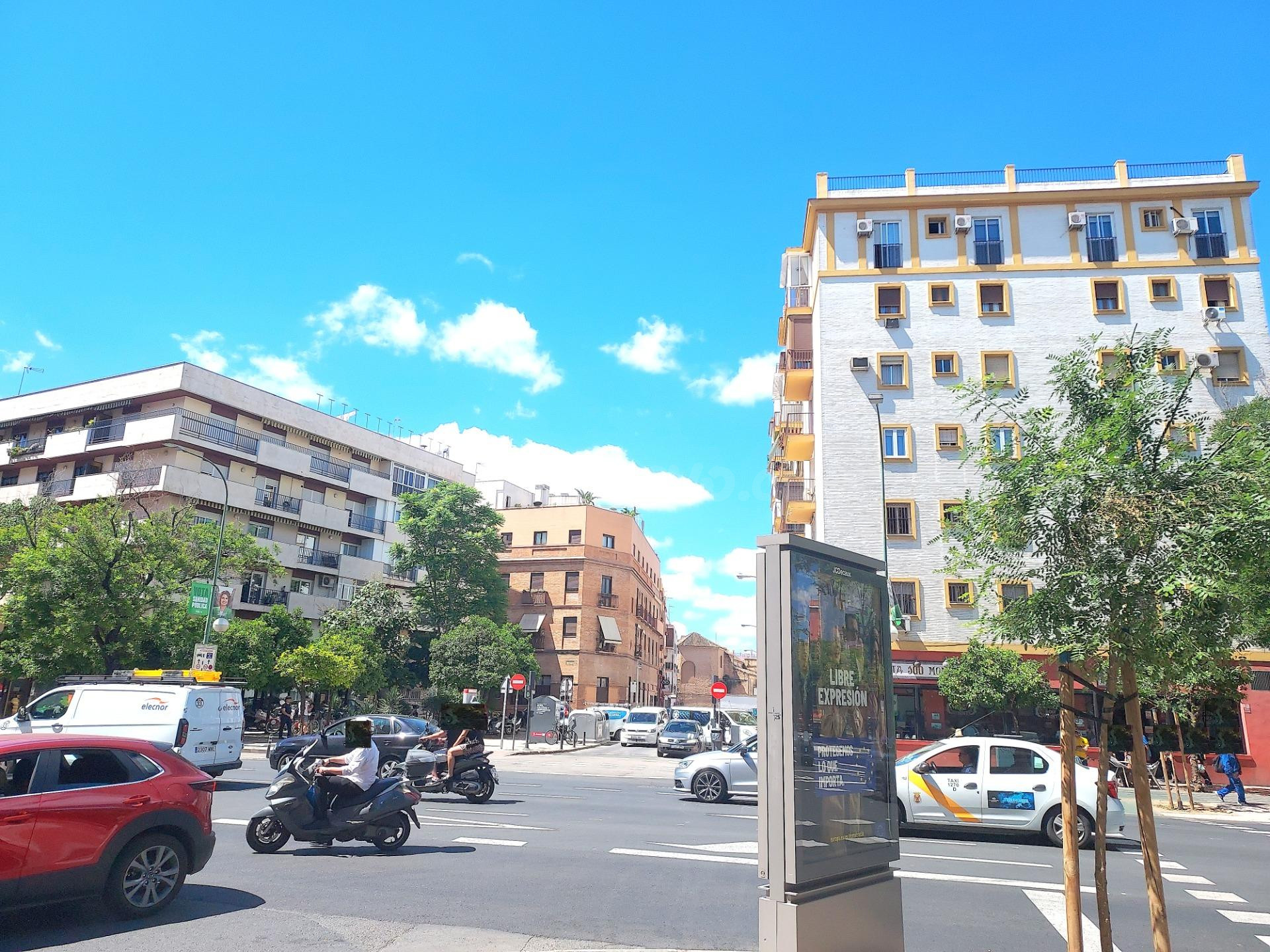 MIRAFLORES-RONDA DE CAPUCHINOS. Local comercial con doble al