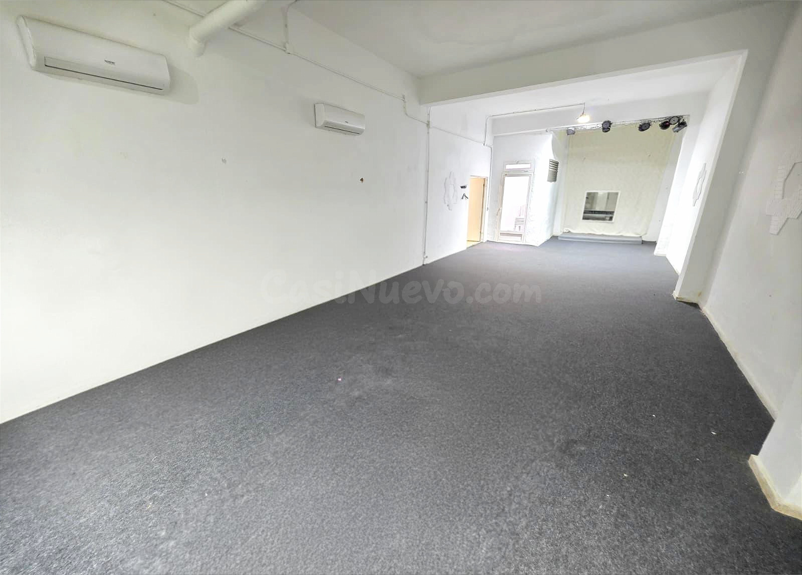 LOCAL COMERCIAL EN VENTA CENTRICO CON MUCHAS POSIBILIDADES - foto 2