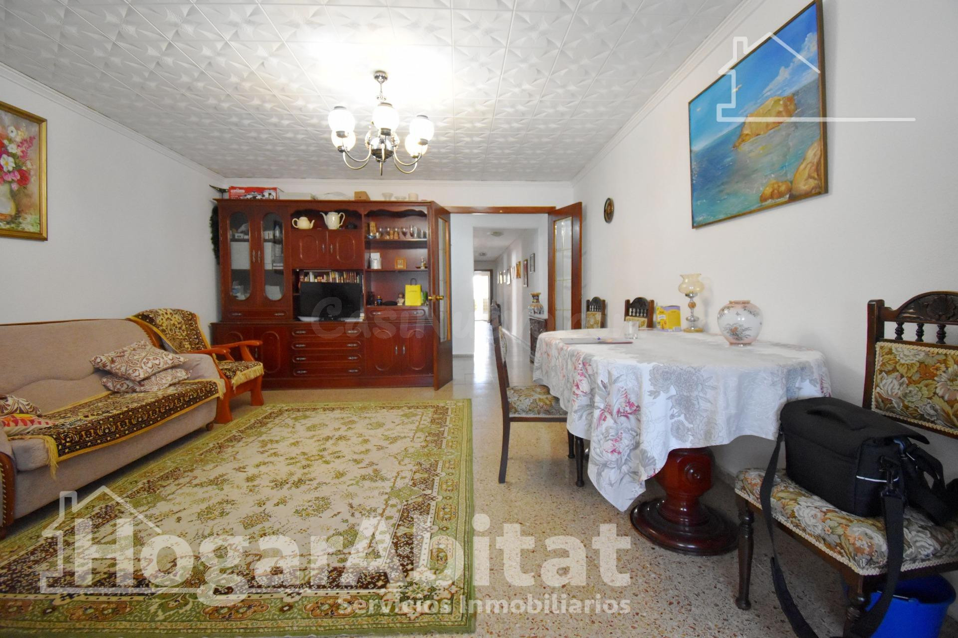 ¡4 DORMITORIOS! MUY AMPLIO CON BALCÓN EN EL CENTRO - foto 2