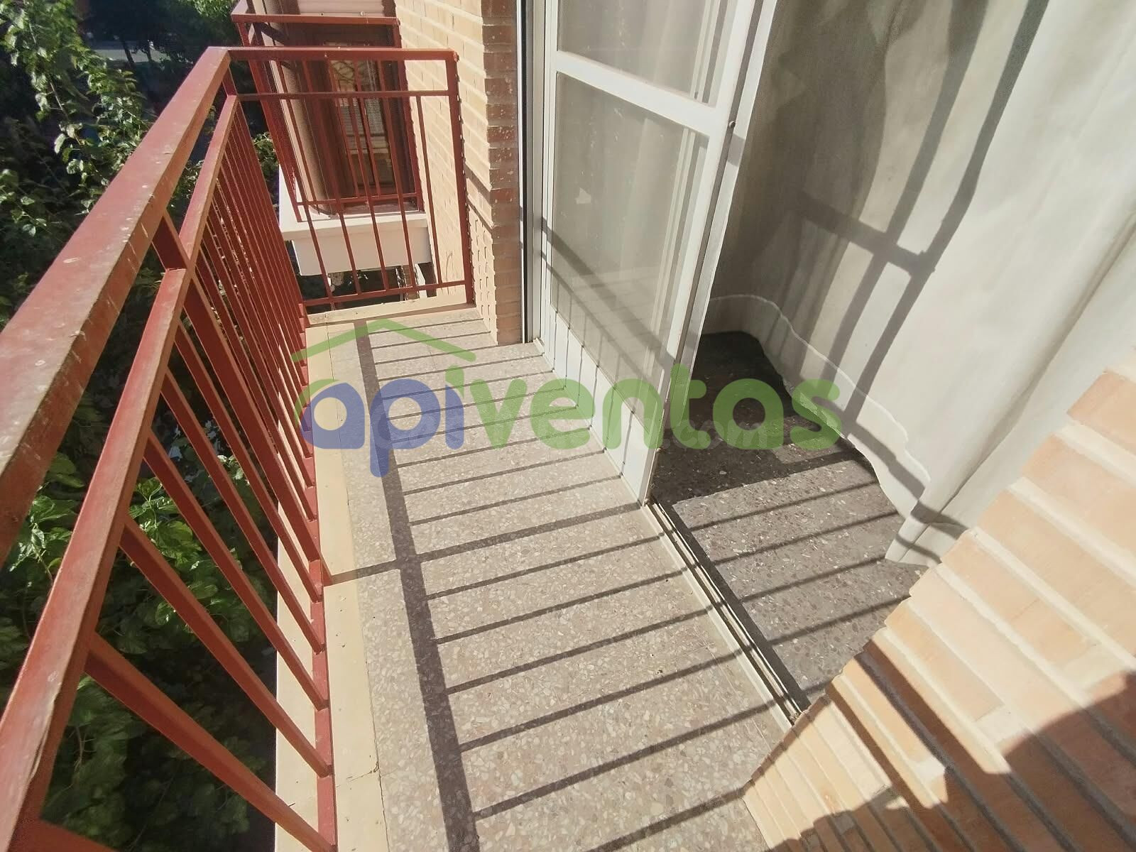Piso con garaje y trastero en Zarandona - foto 3