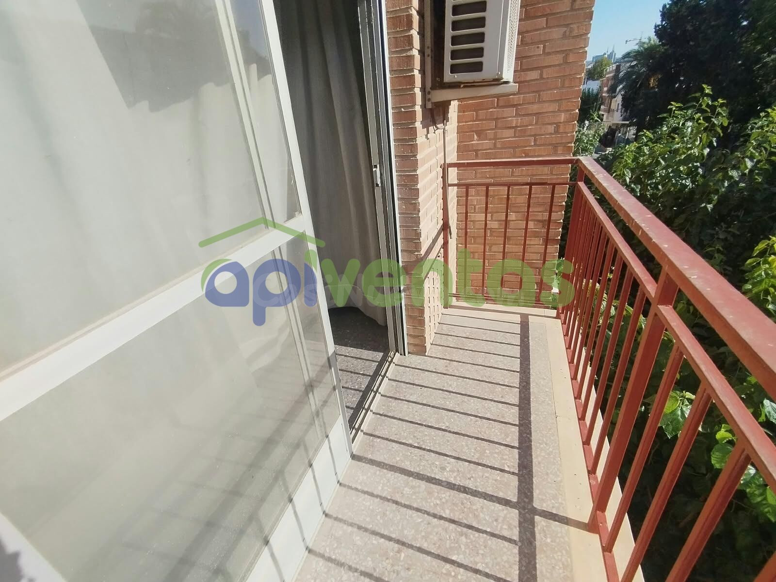 Piso con garaje y trastero en Zarandona - foto 5