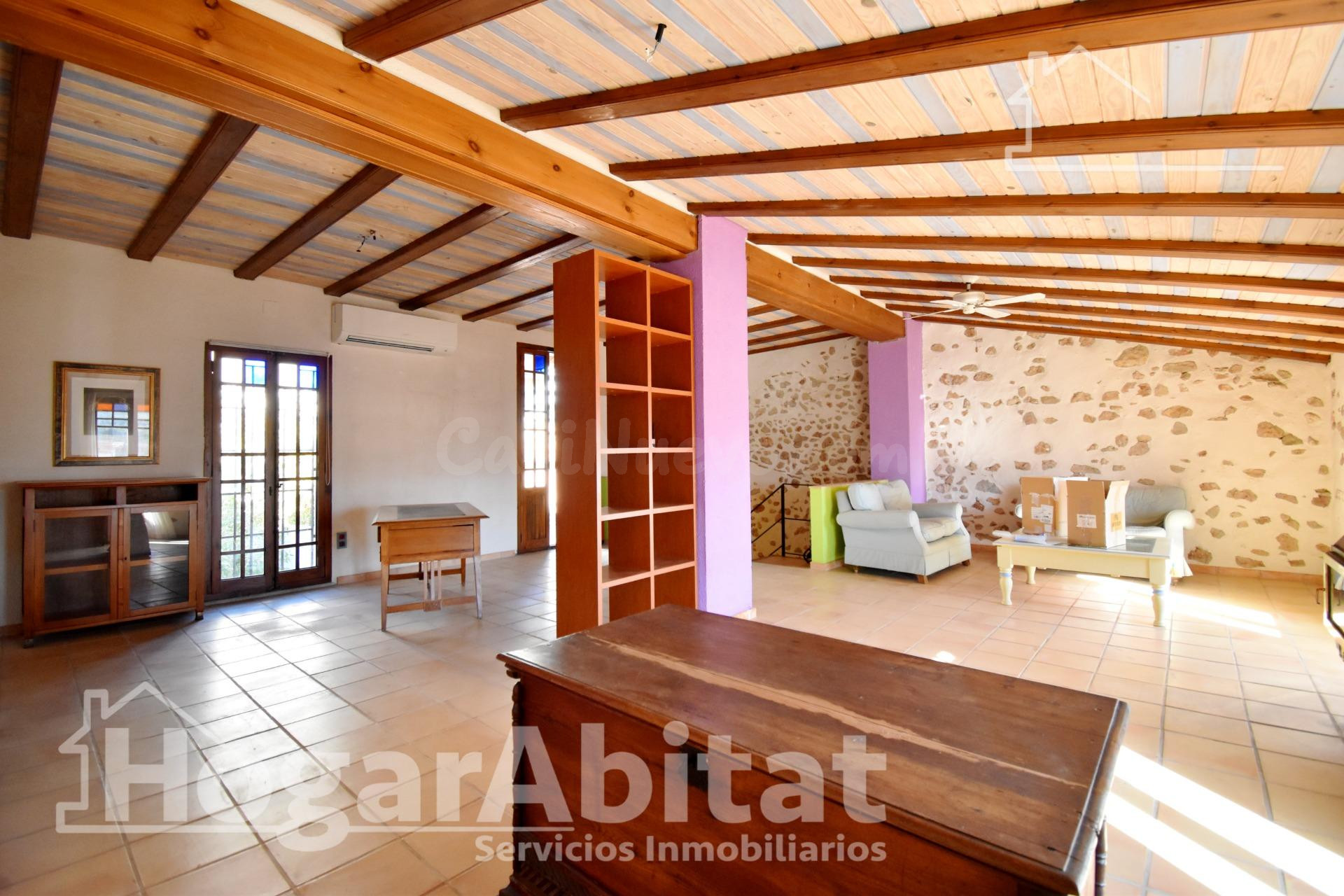 ¡VISTAS DESPEJADAS! ESPACIOSA CASA CON 3 TERRAZAS - foto 5