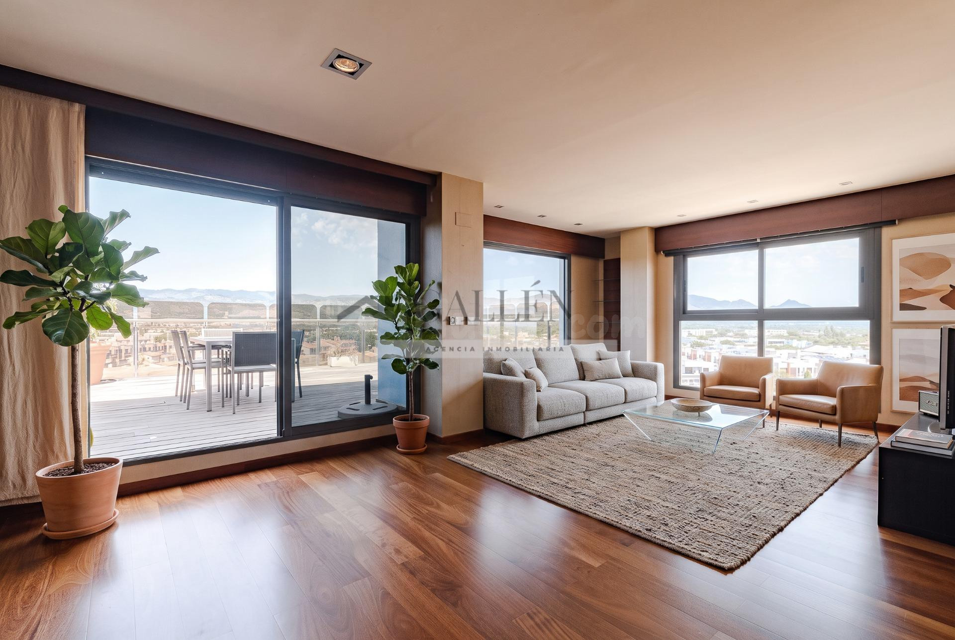 Espectacular Ático Dúplex con Terraza con Vistas al Desierto