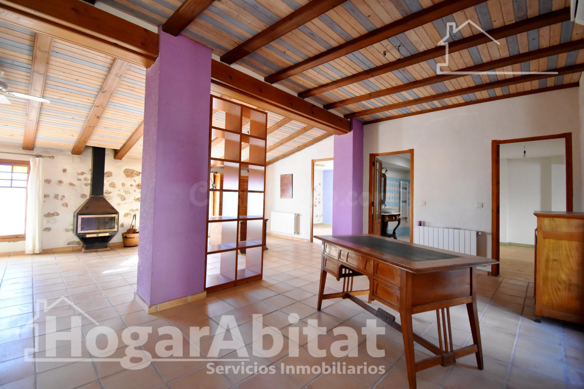 ¡VISTAS DESPEJADAS! ESPACIOSA CASA CON 3 TERRAZAS - foto 4