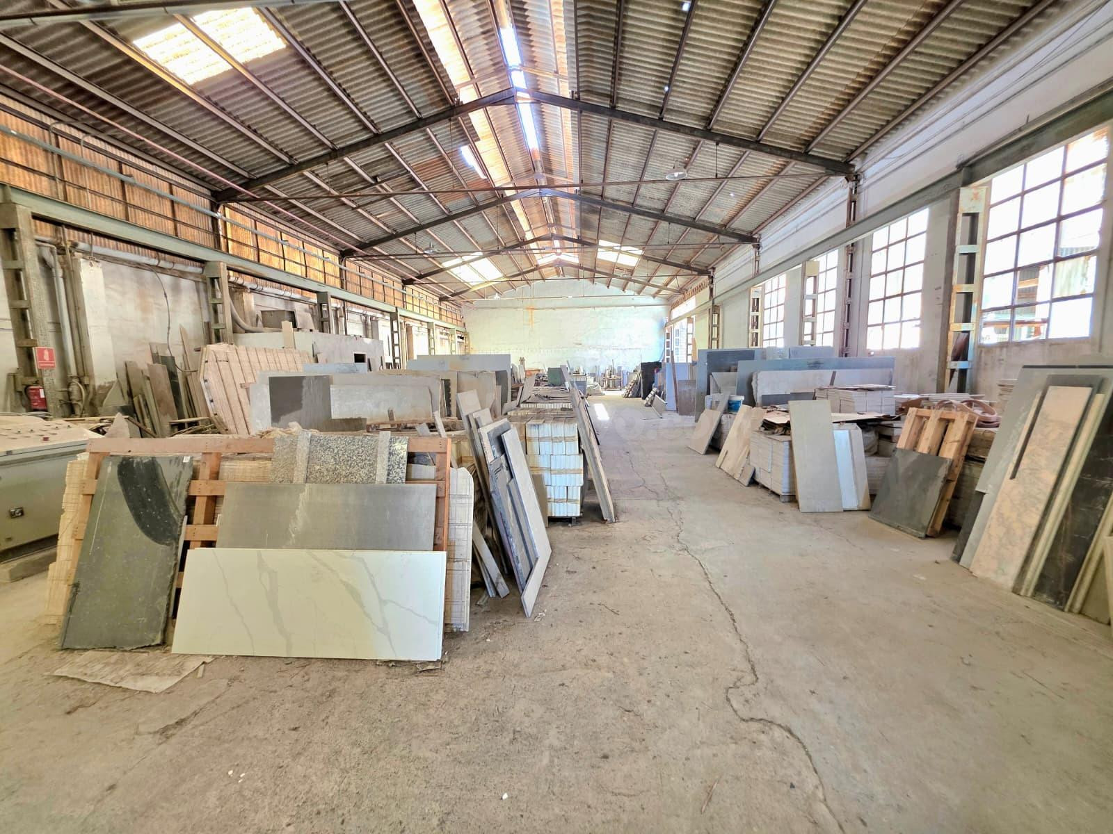 Amplia Nave Industrial en Almazora - Oportunidad Única