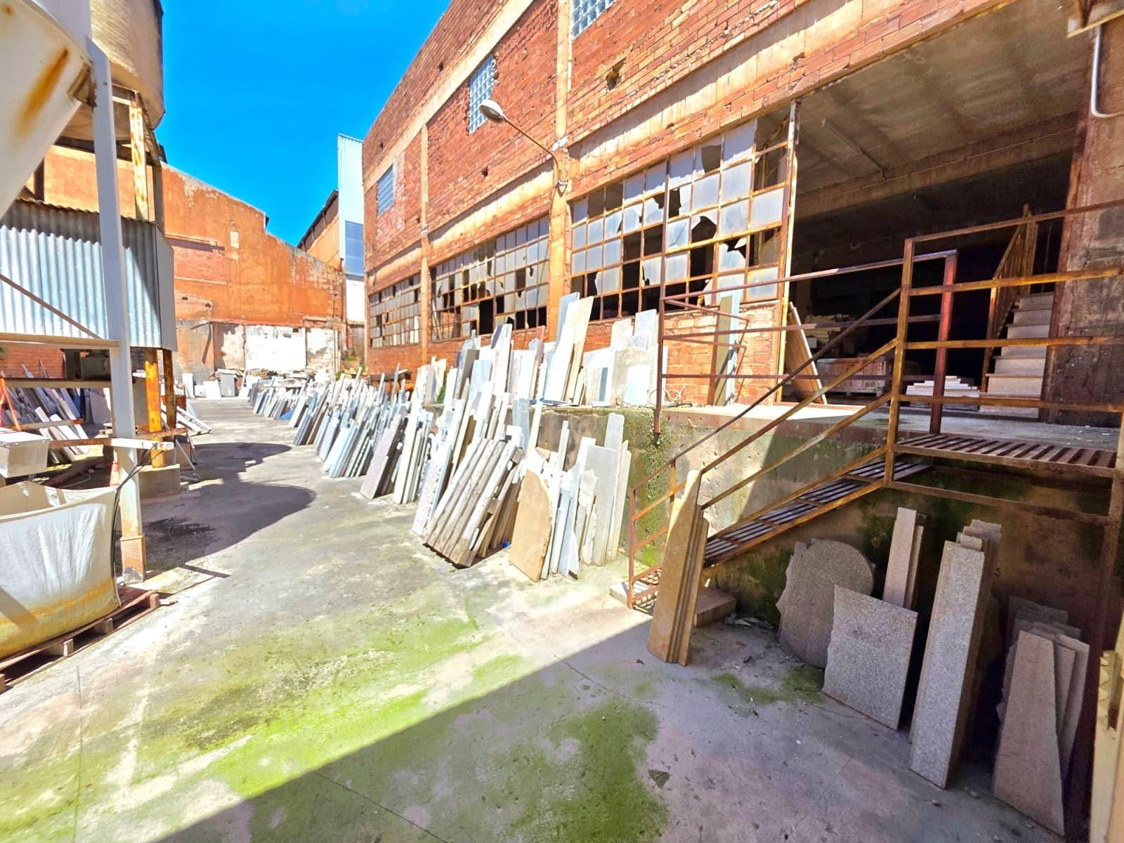 Amplia Nave Industrial en Almazora - Oportunidad Única - foto 3