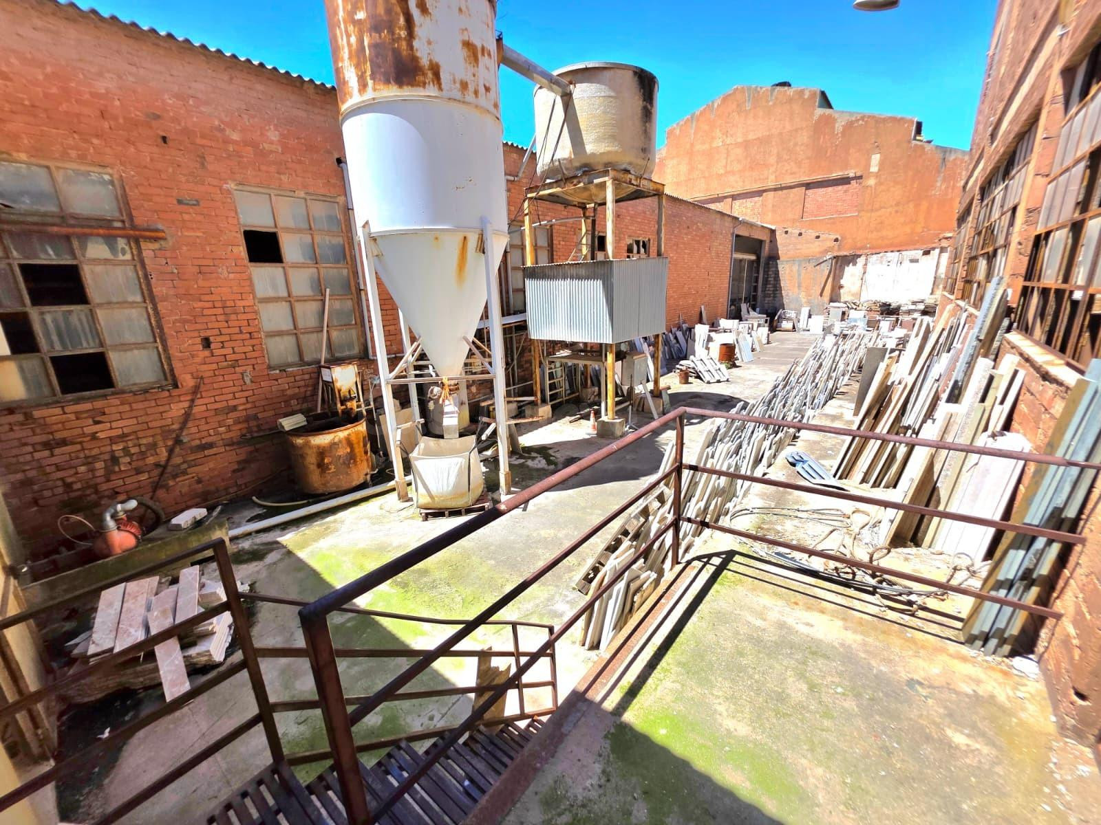 Amplia Nave Industrial en Almazora - Oportunidad Única - foto 4