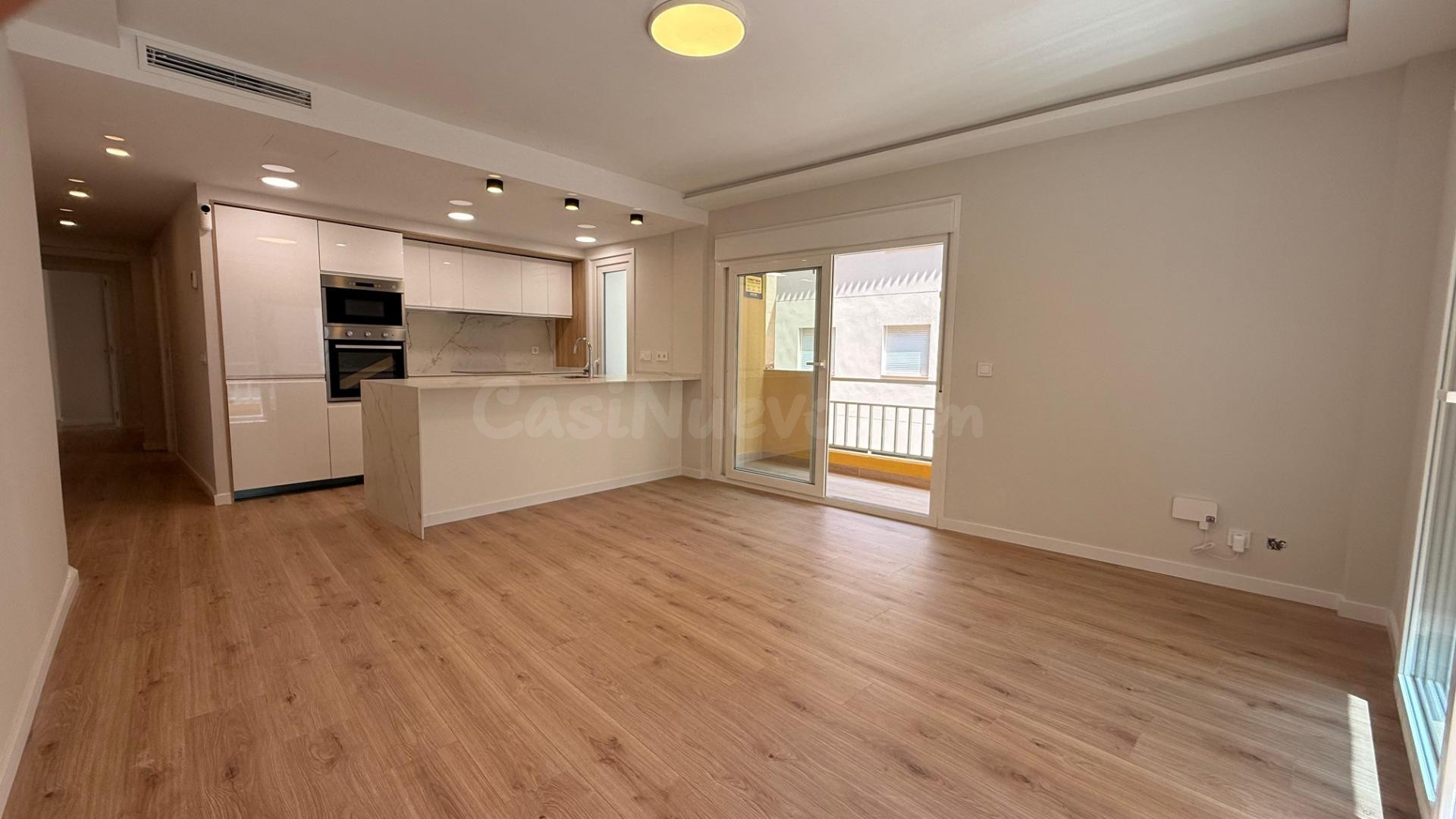 Apartamento reformado en Fuengirola, segunda línea de playa junto al puerto con licencia turística