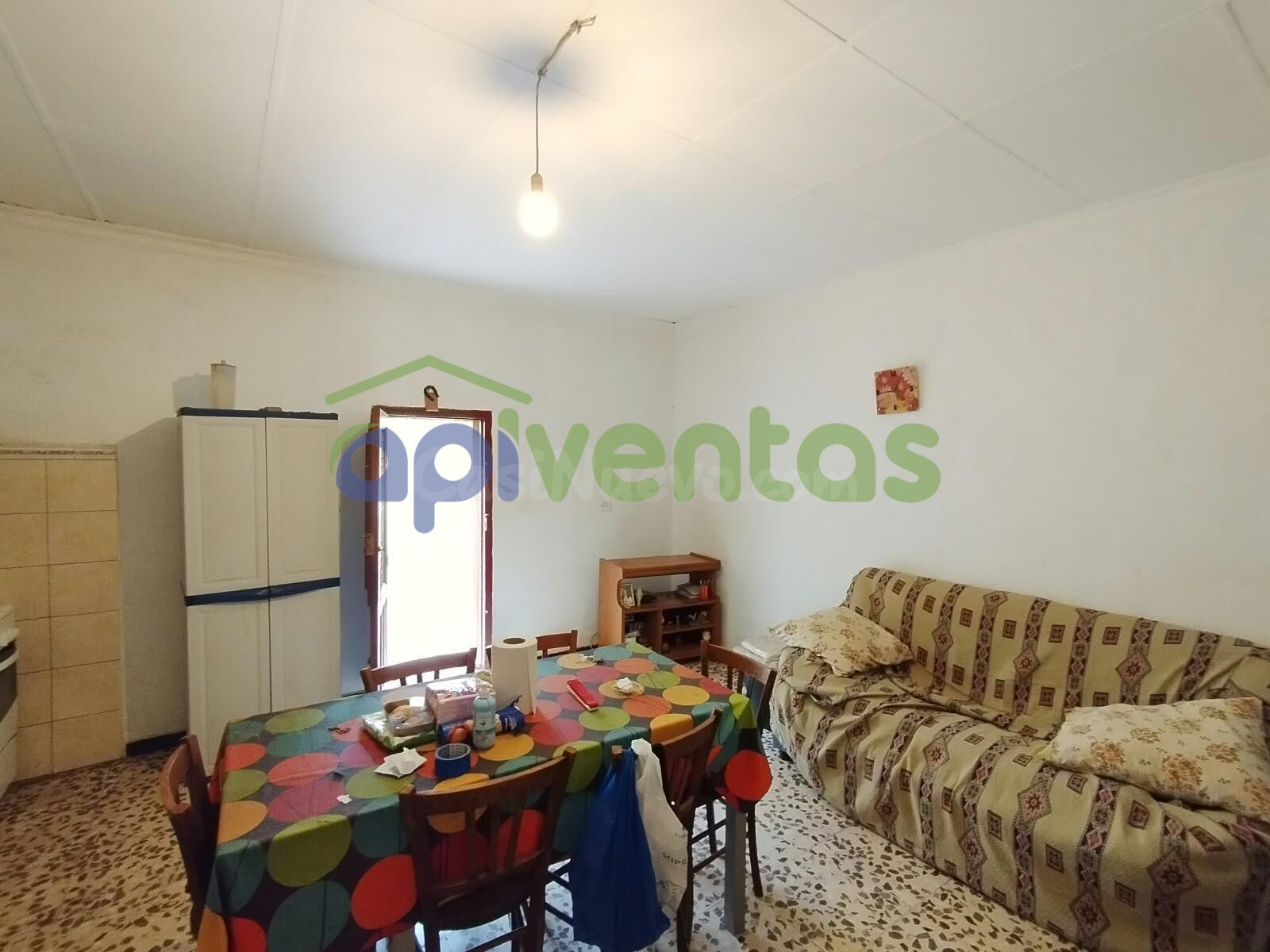 Casa con garaje y terreno - foto 2