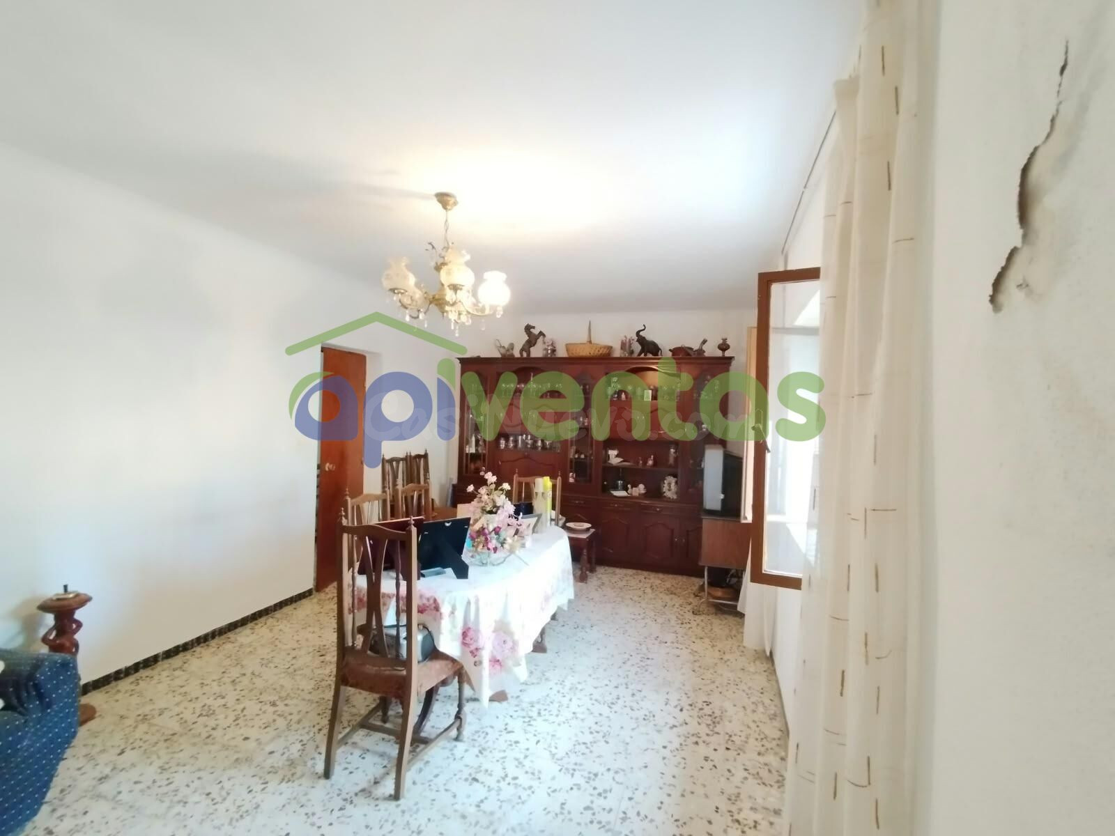 Casa con garaje y terreno - foto 4