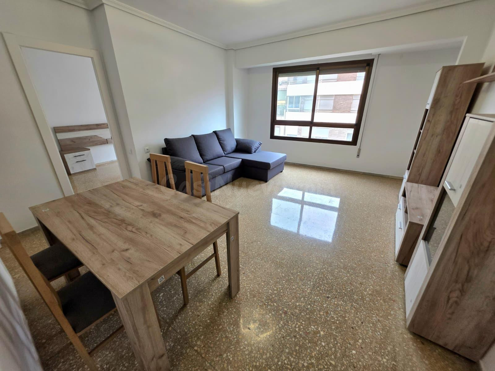 Amplia Vivienda Semireformada con Ascensor en Parque Ribalta - foto 4