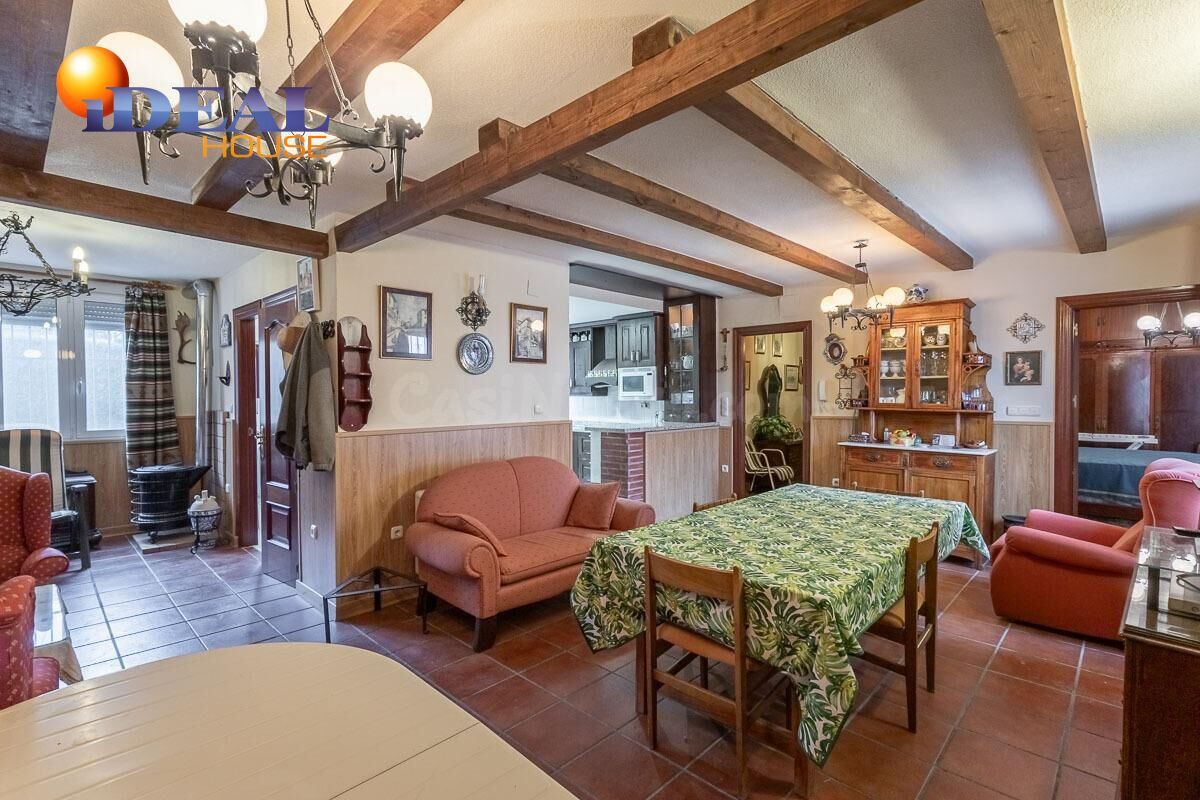 Chalet con piscina y gran parcela en la urbanización Molino  - foto 5